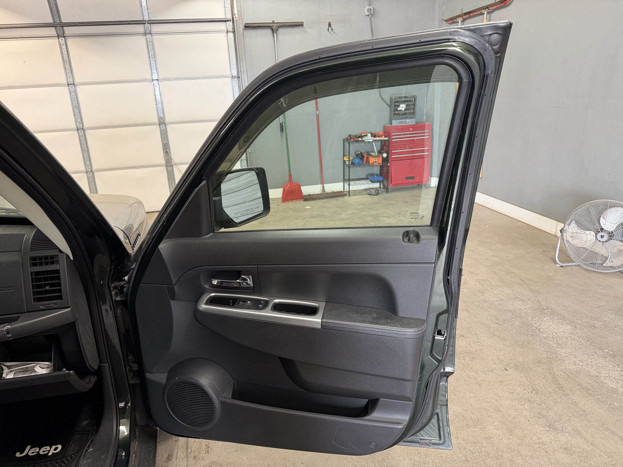2010 jeep liberty limited-4wd with 118681 miles for sale near Elk River, Minnesota 106732_32_passenger_door_panel.jpg