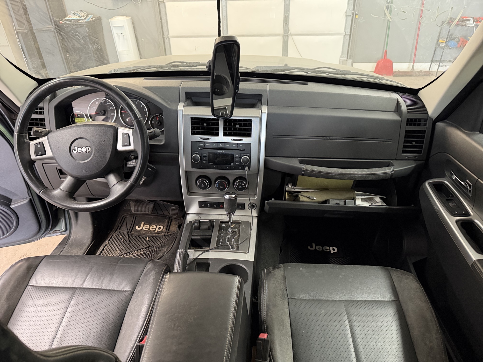 2010 jeep liberty limited-4wd with 118681 miles for sale near Elk River, Minnesota 106732_34_whole_dash.jpg