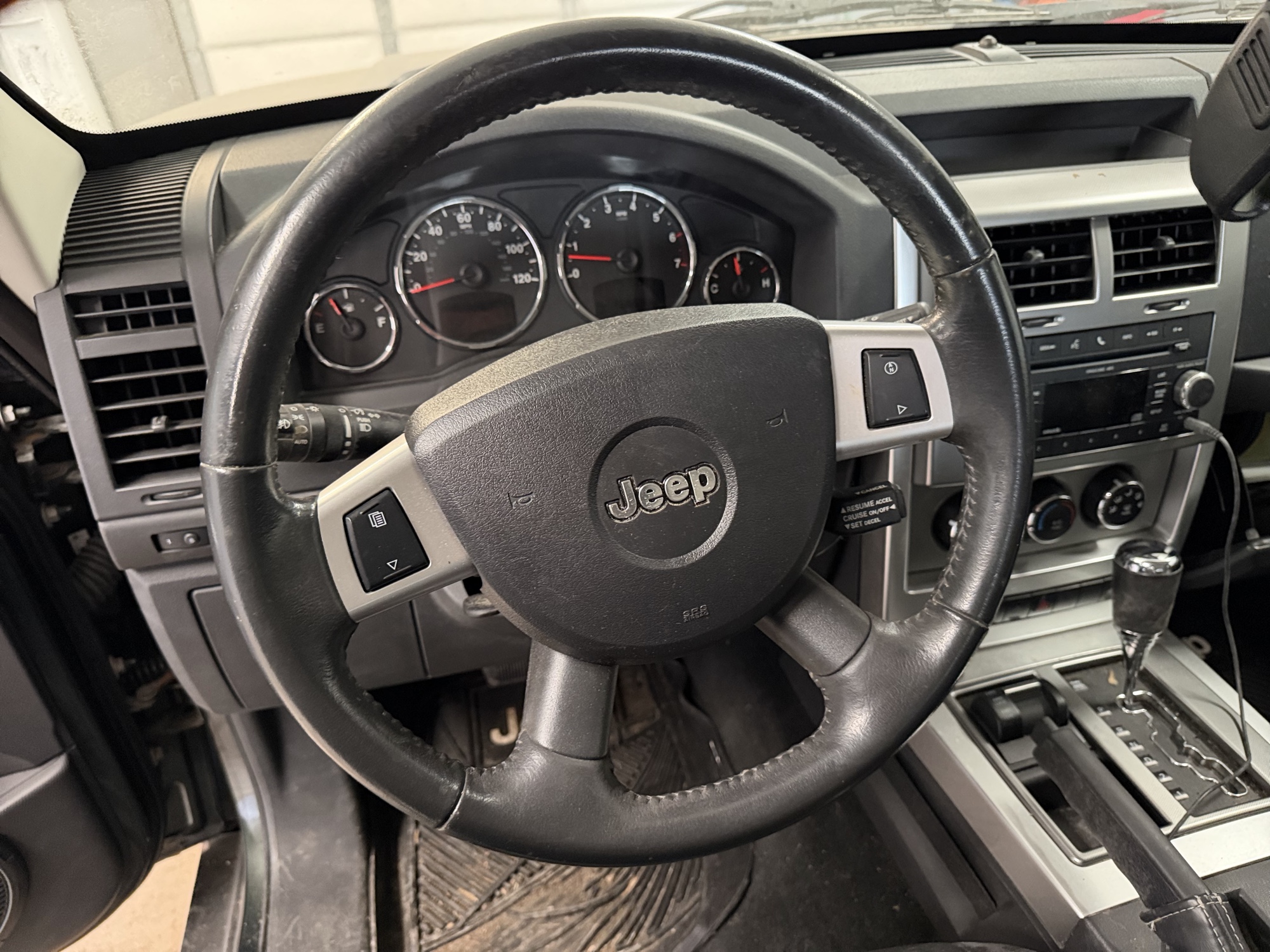 2010 jeep liberty limited-4wd with 118681 miles for sale near Elk River, Minnesota 106732_36_steering_wheel.jpg