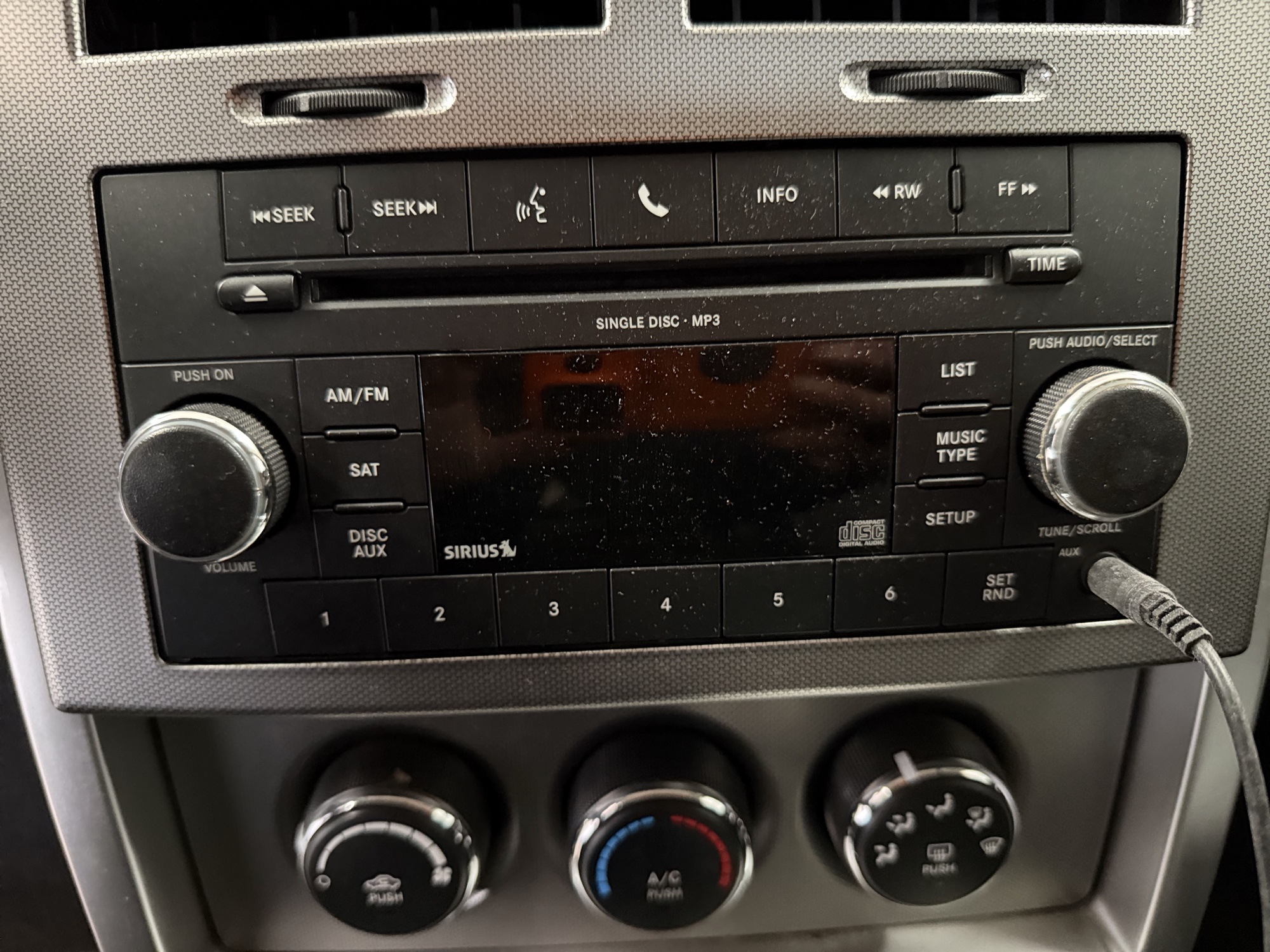 2010 jeep liberty limited-4wd with 118681 miles for sale near Elk River, Minnesota 106732_39_radio_closeup.jpg