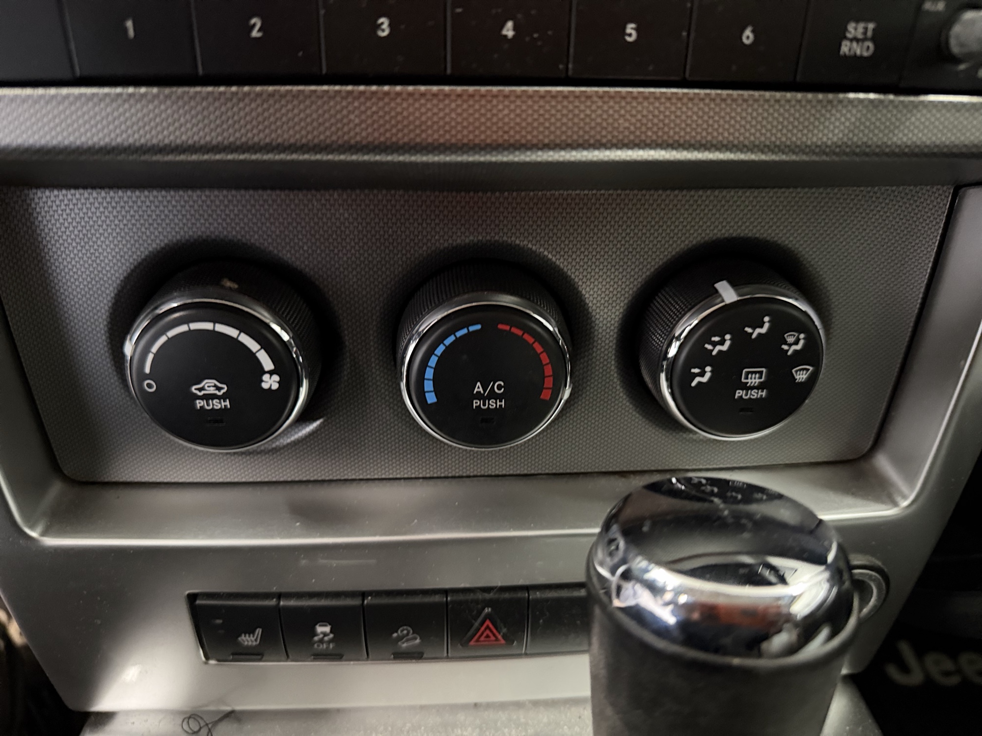 2010 jeep liberty limited-4wd with 118681 miles for sale near Elk River, Minnesota 106732_40_climate_control.jpg