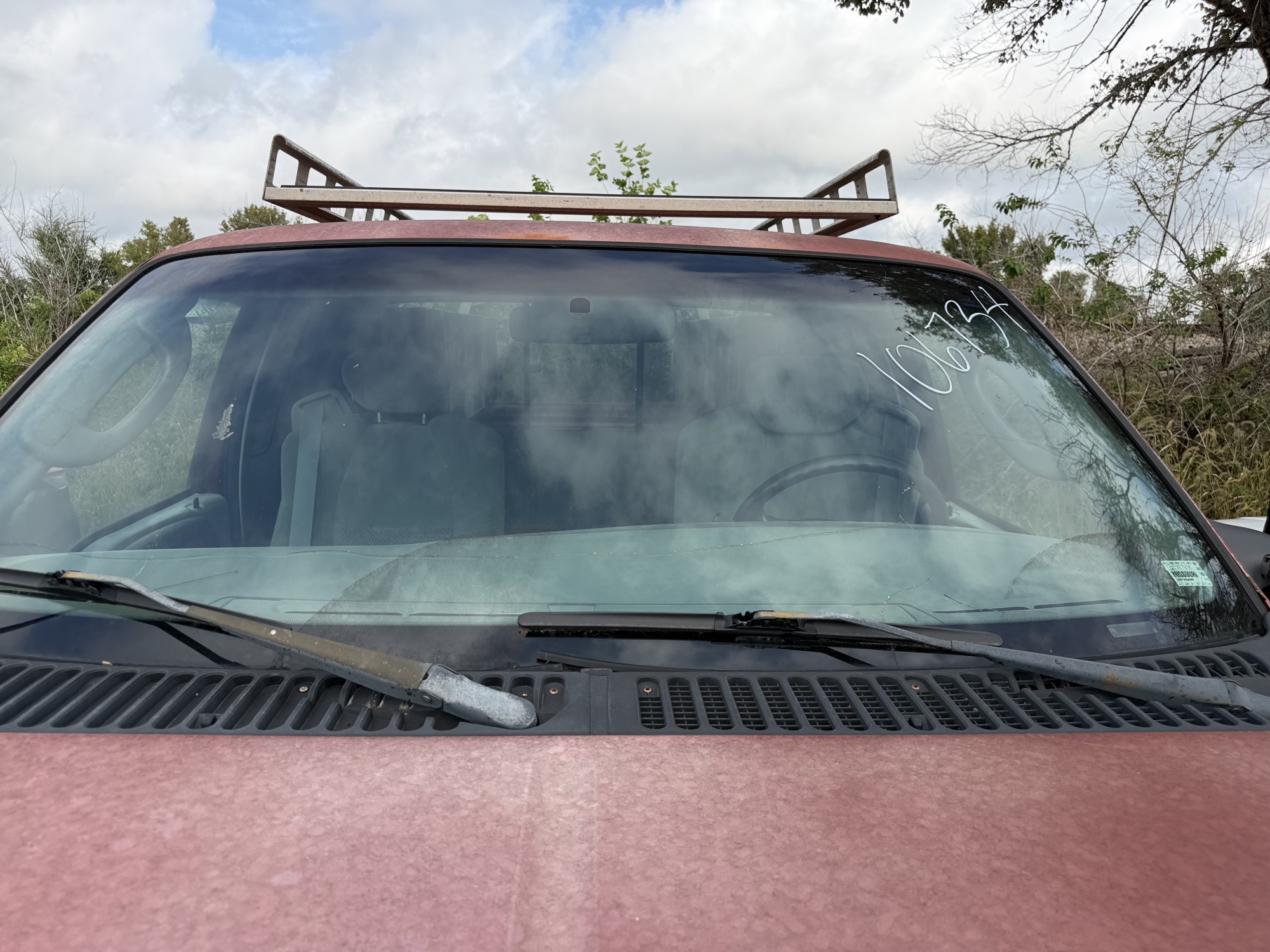 2003 ford f-350-sd xl-supercab-4wd with 175726 miles for sale near St. Louis, Missouri 106734_09_front_windshield.jpg