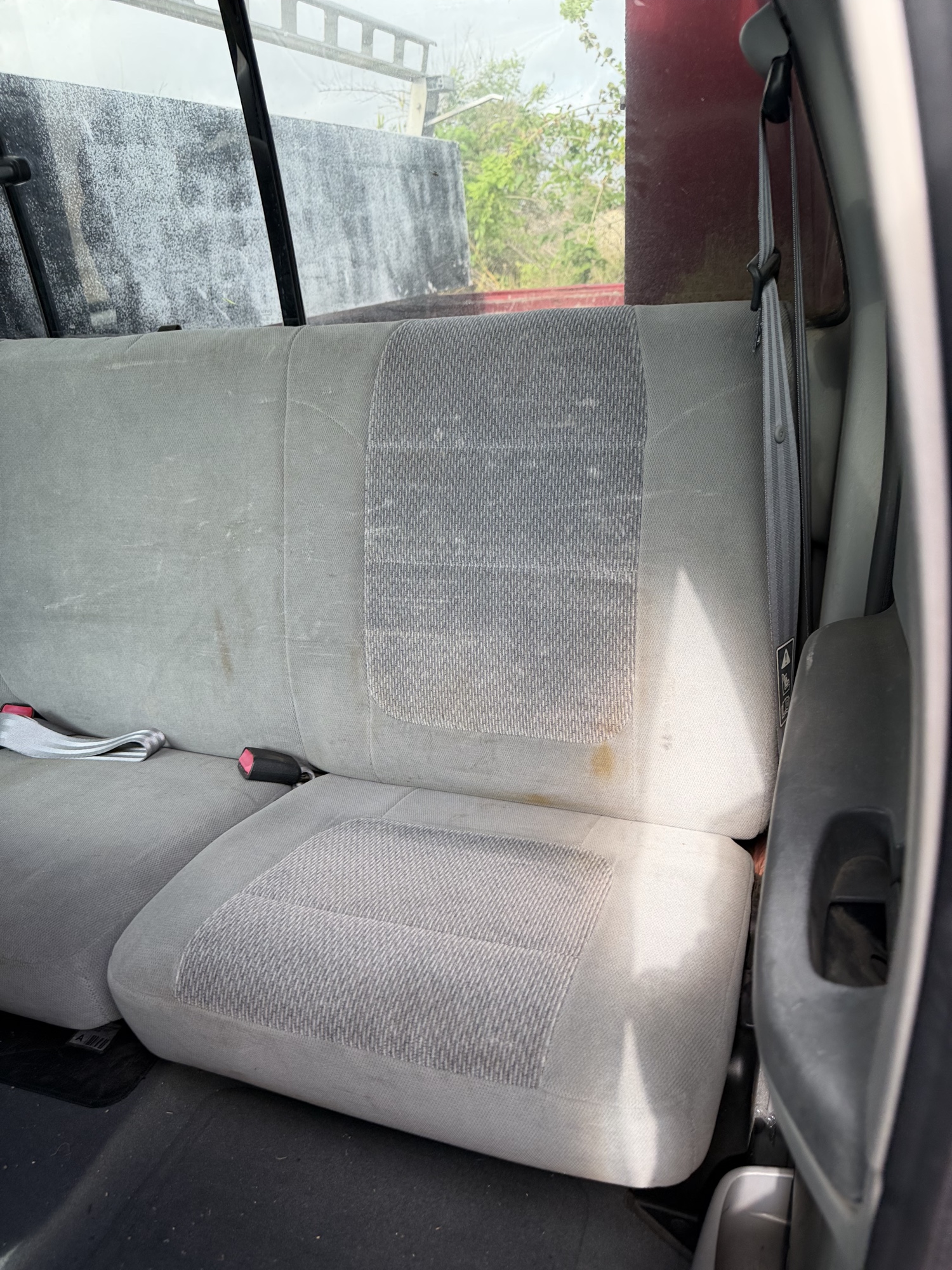 2003 ford f-350-sd xl-supercab-4wd with 175726 miles for sale near St. Louis, Missouri 106734_24_drv_rear_seat.jpg
