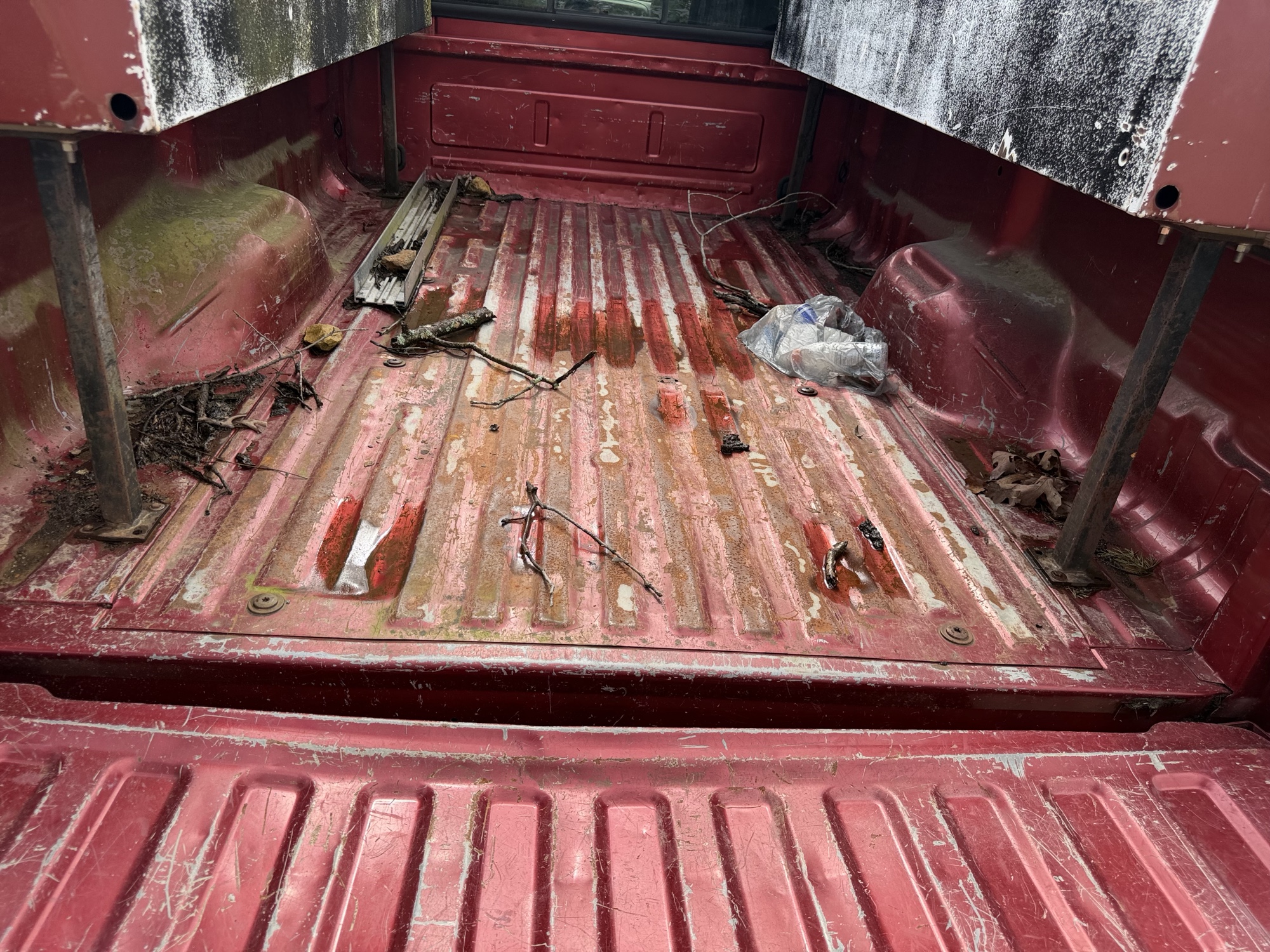2003 ford f-350-sd xl-supercab-4wd with 175726 miles for sale near St. Louis, Missouri 106734_26_trunk.jpg