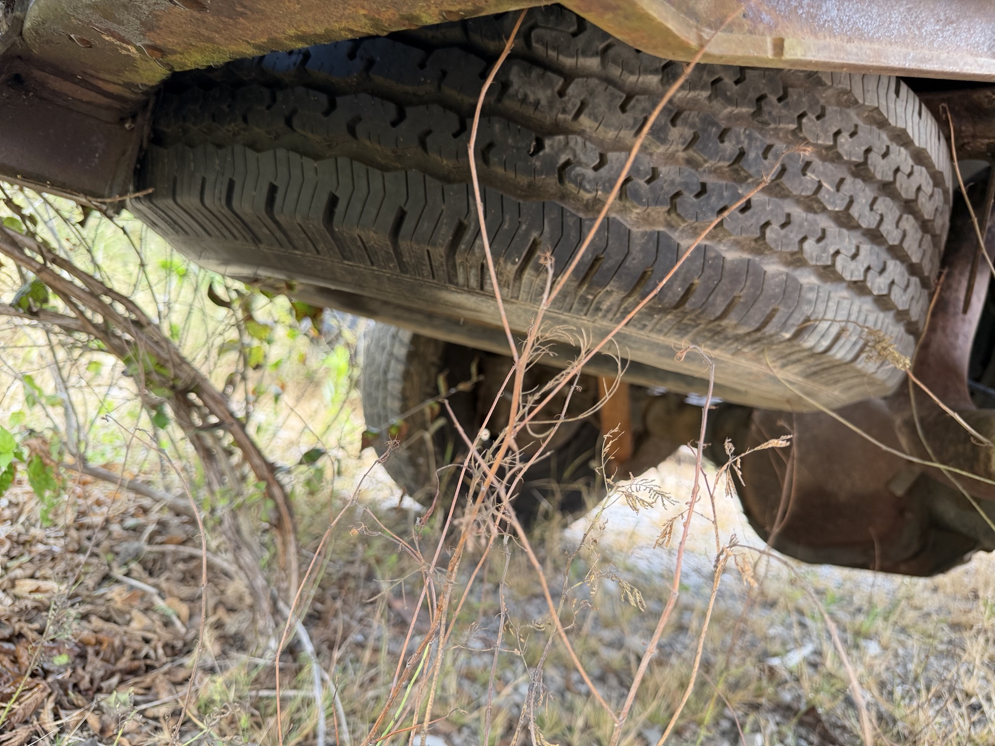 2003 ford f-350-sd xl-supercab-4wd with 175726 miles for sale near St. Louis, Missouri 106734_27_spare_tire.jpg