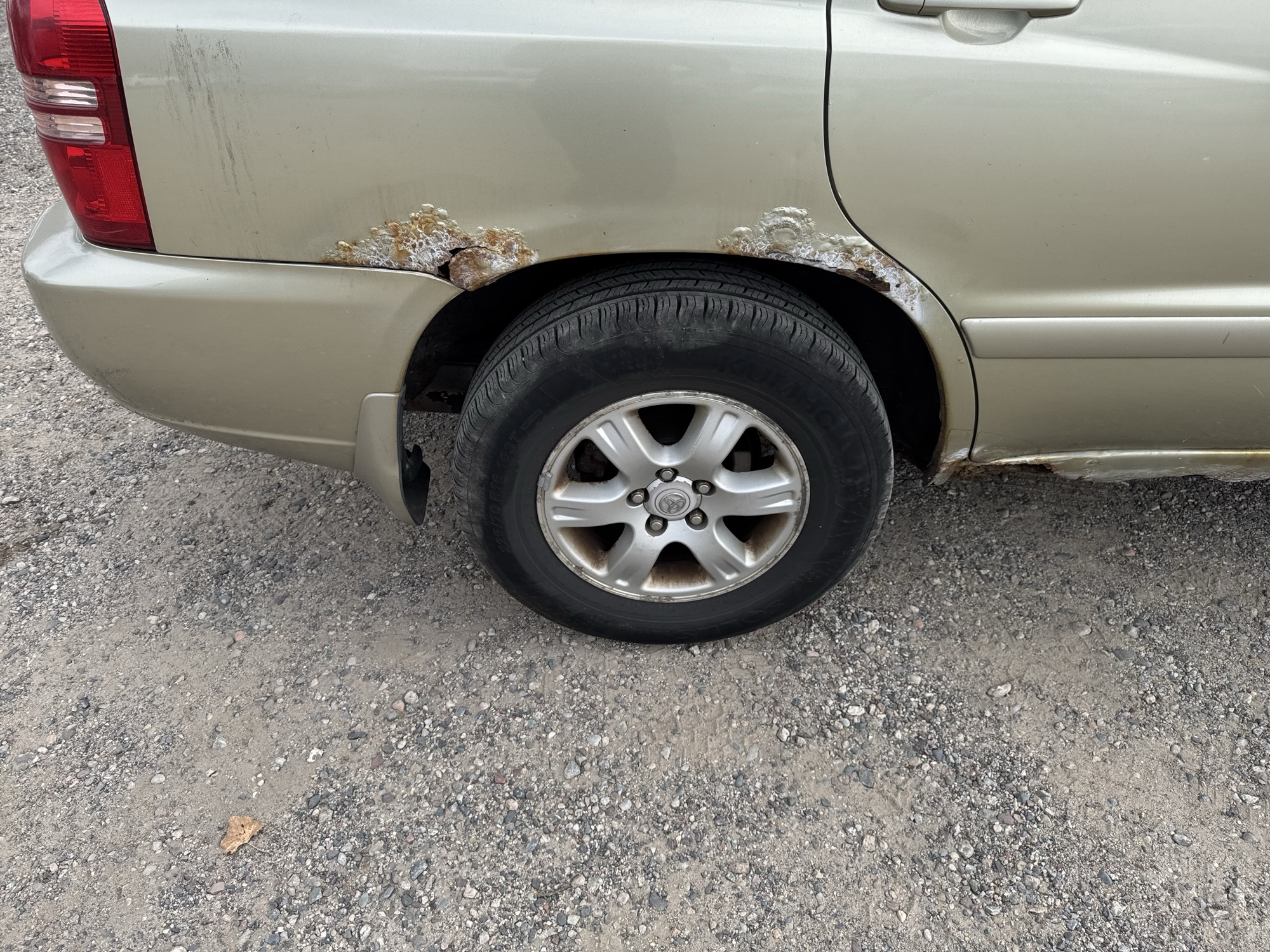 2003 toyota highlander v6-4wd with 185560 miles for sale near Elk River, Minnesota 106735_14_rear_pass_wheel.jpg