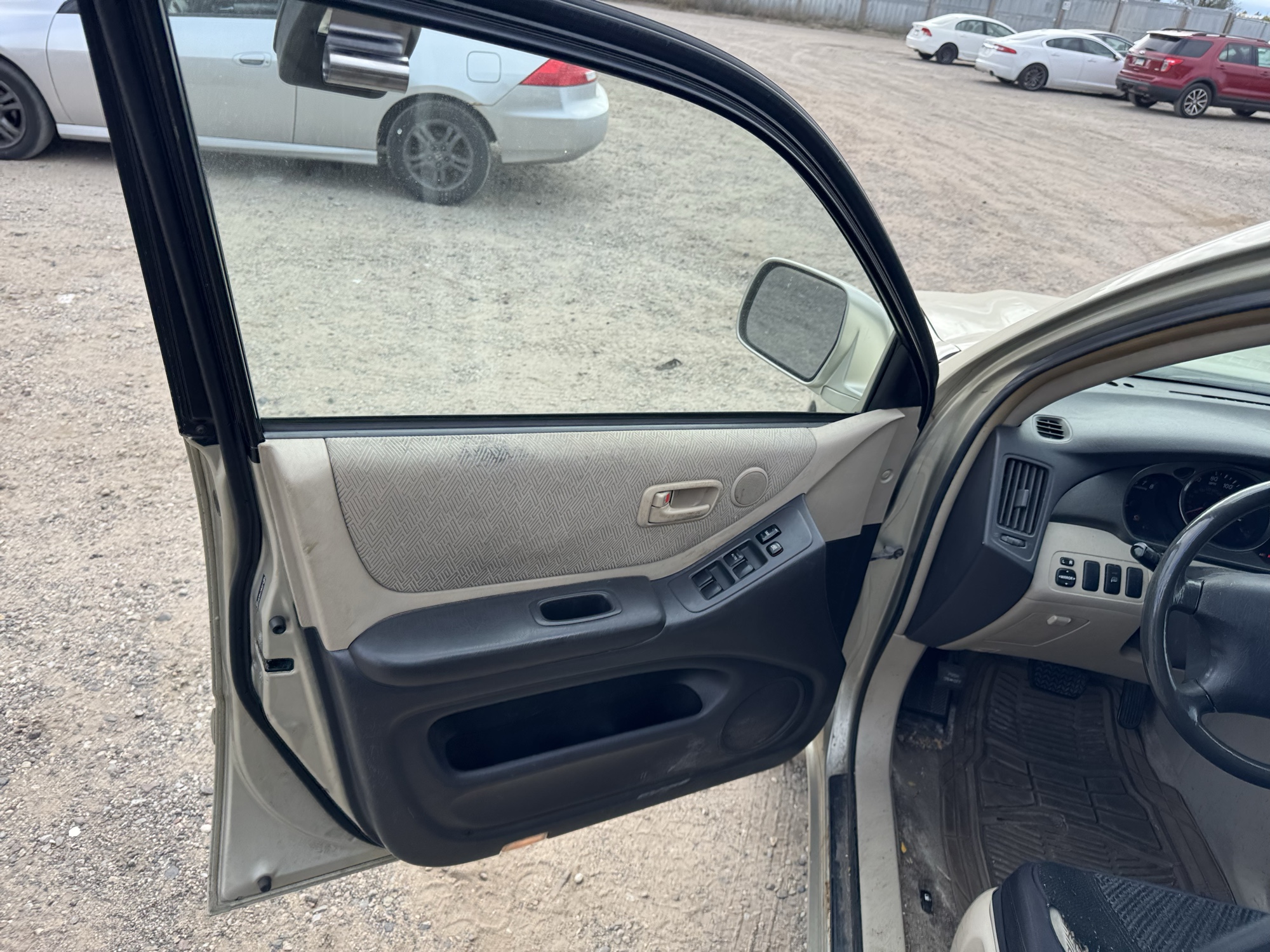 2003 toyota highlander v6-4wd with 185560 miles for sale near Elk River, Minnesota 106735_23_driver_door_panel.jpg