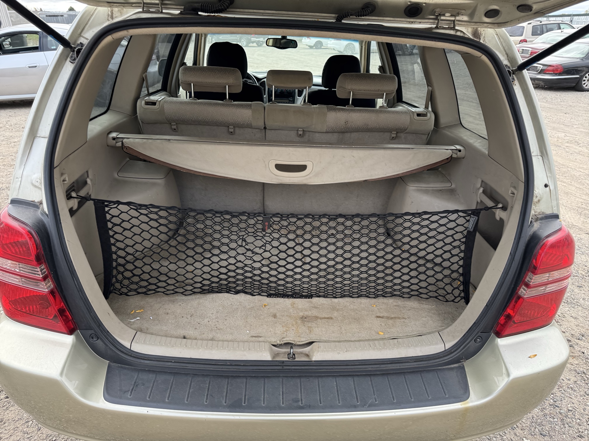 2003 toyota highlander v6-4wd with 185560 miles for sale near Elk River, Minnesota 106735_26_trunk.jpg