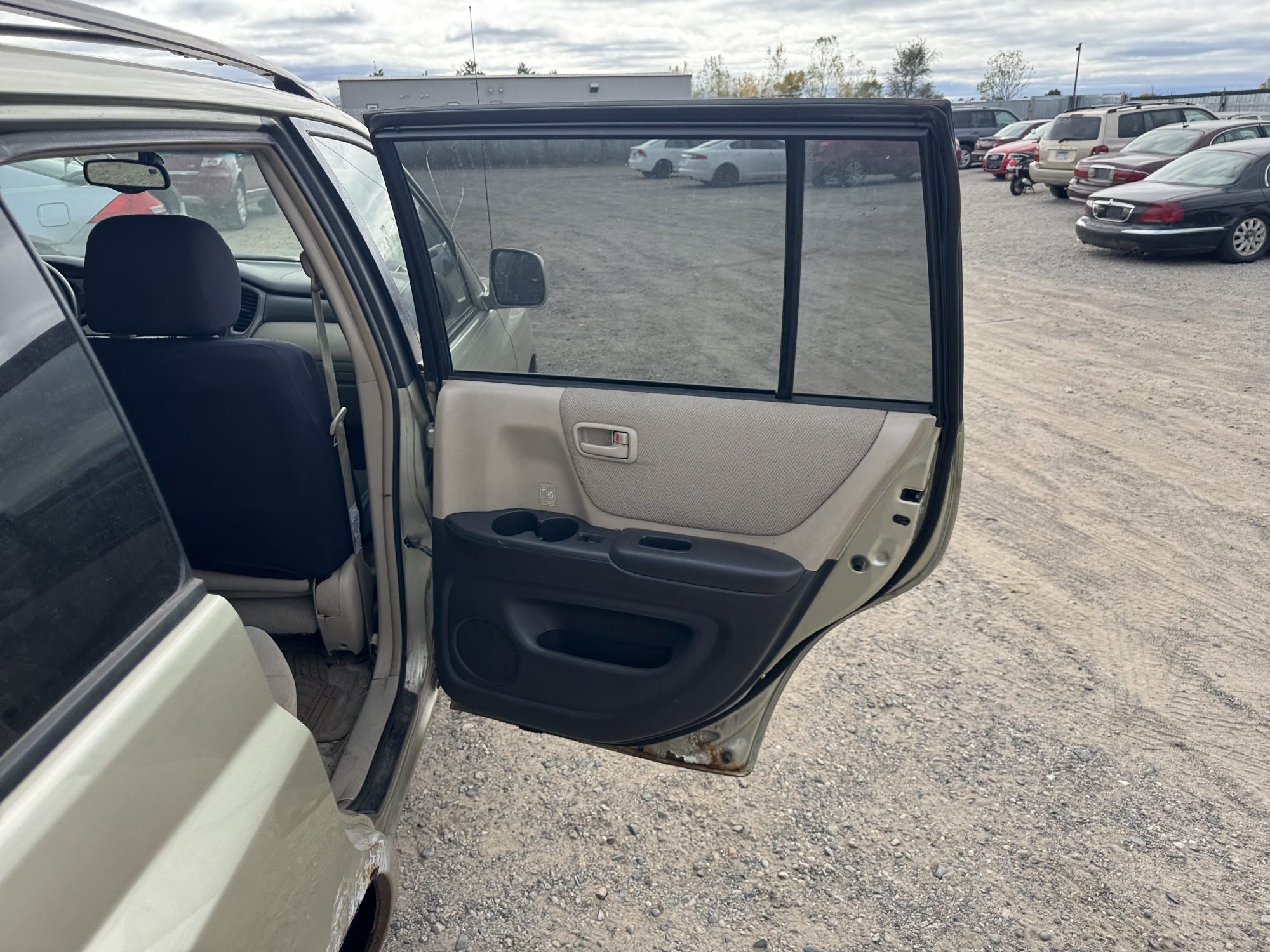 2003 toyota highlander v6-4wd with 185560 miles for sale near Elk River, Minnesota 106735_30_pass_rear_door_panel.jpg