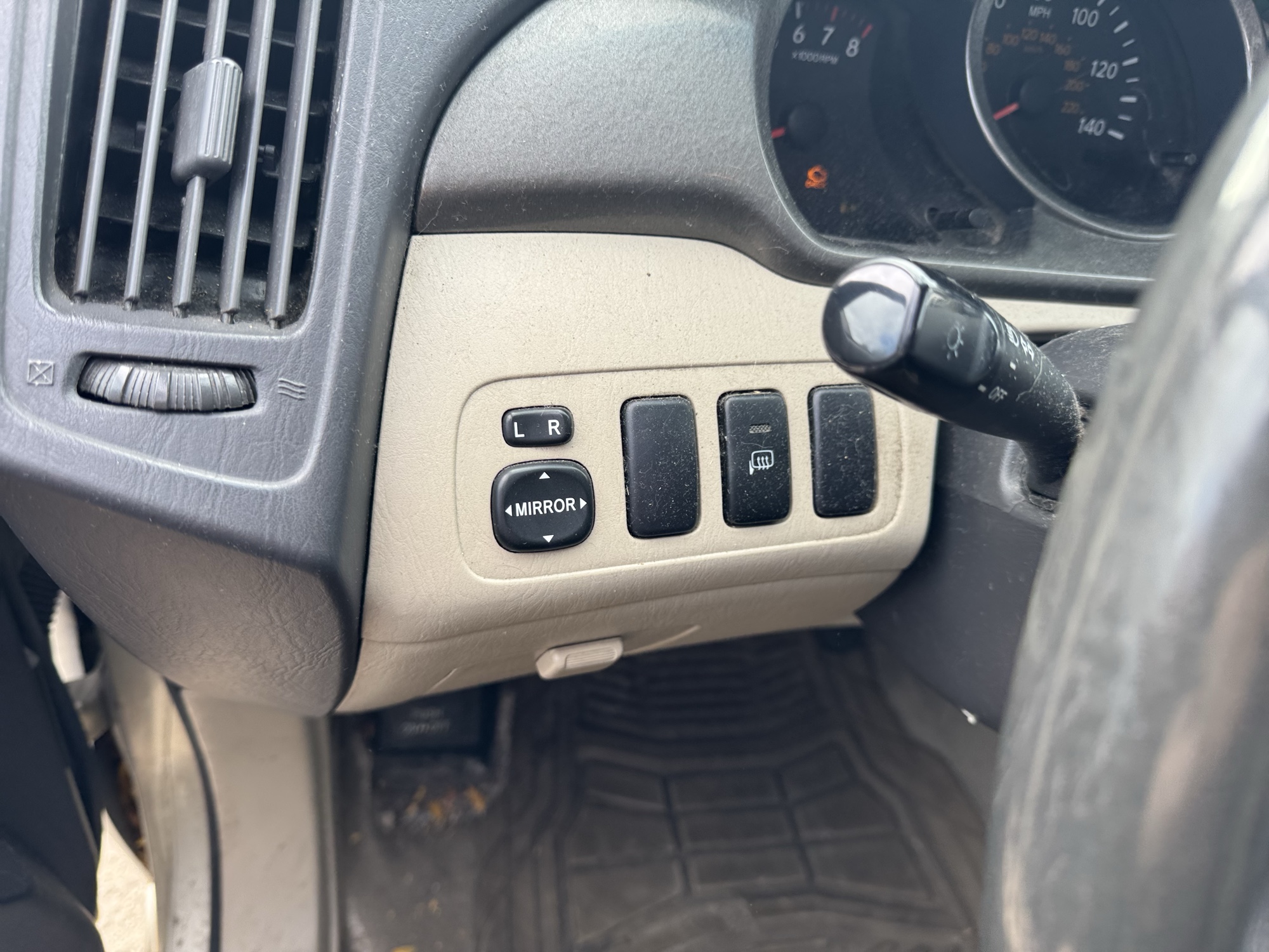 2003 toyota highlander v6-4wd with 185560 miles for sale near Elk River, Minnesota 106735_37_left_of_steering_wheel.jpg