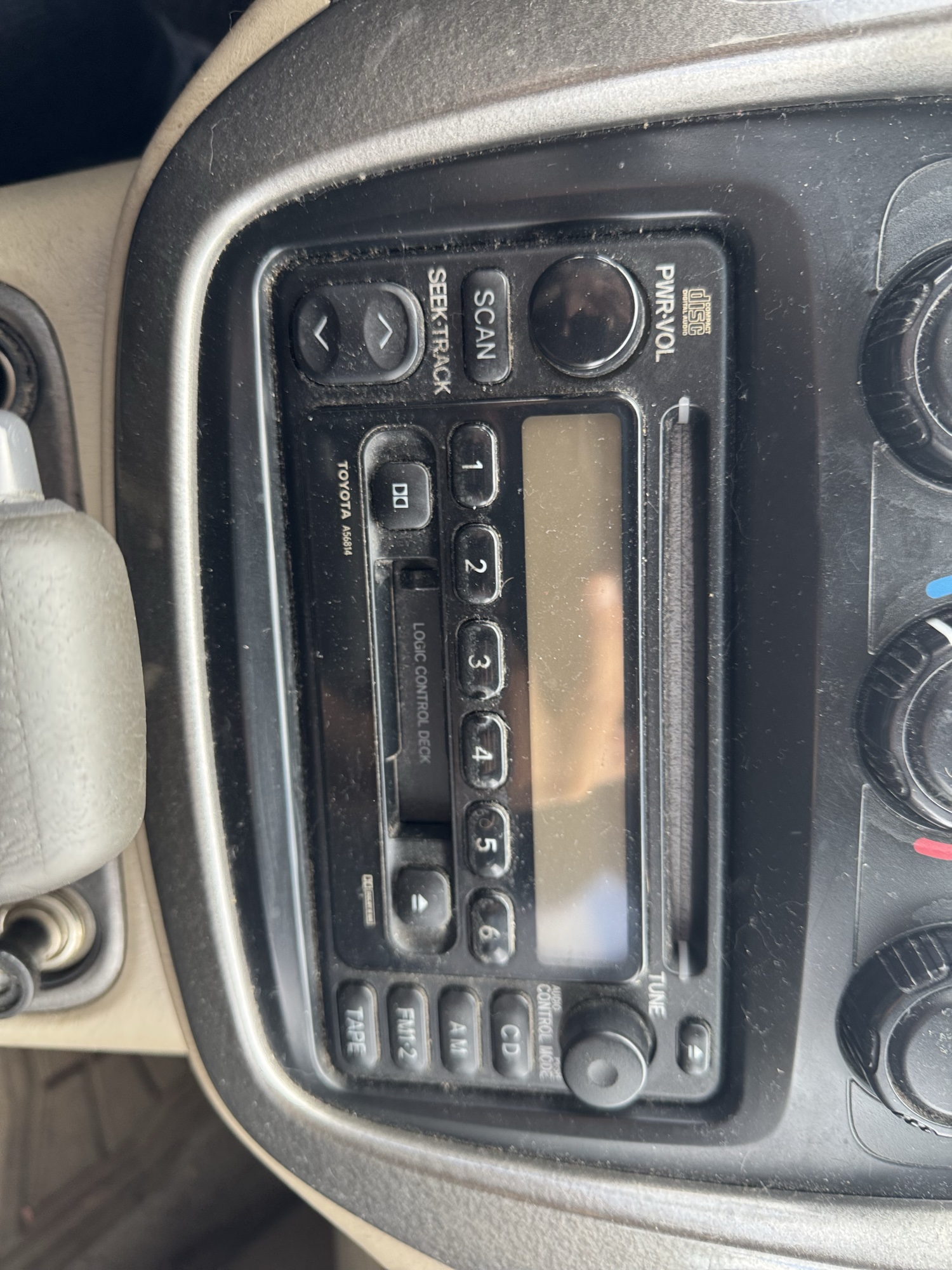 2003 toyota highlander v6-4wd with 185560 miles for sale near Elk River, Minnesota 106735_39_radio_closeup.jpg