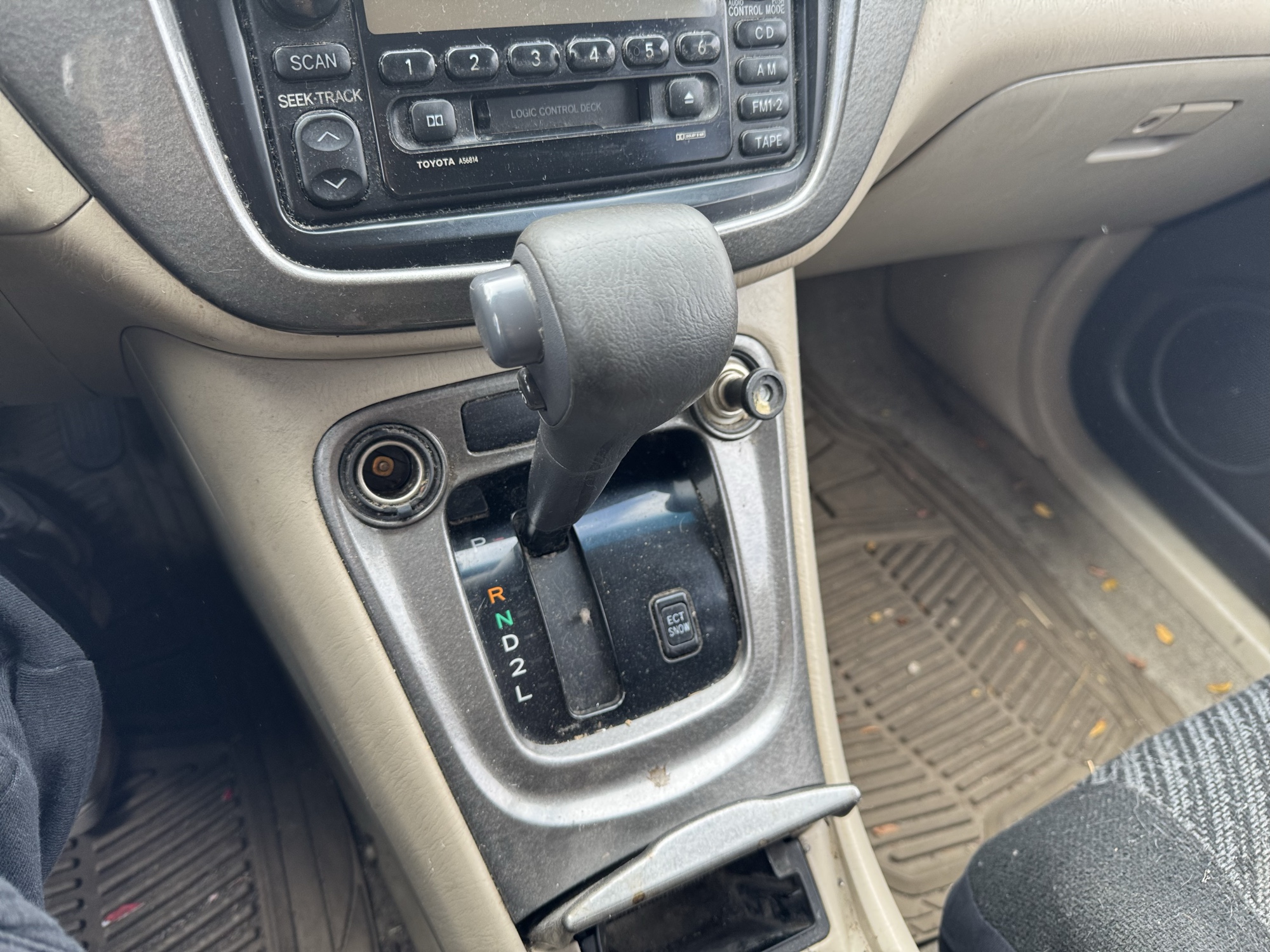2003 toyota highlander v6-4wd with 185560 miles for sale near Elk River, Minnesota 106735_41_shifter.jpg