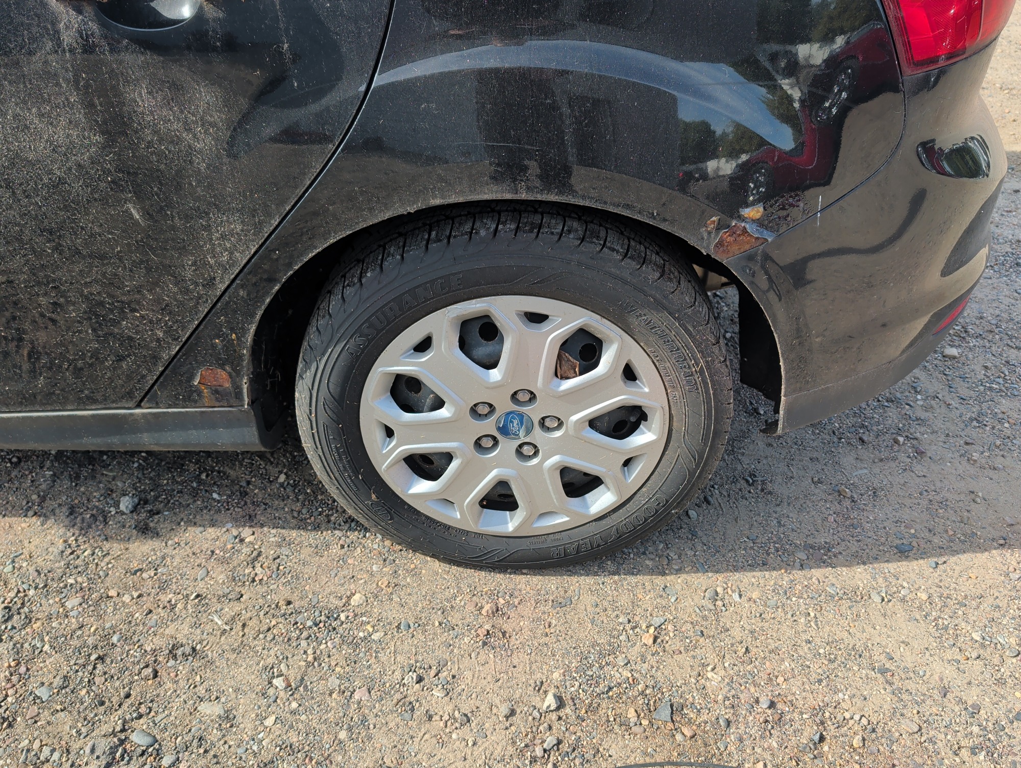 2012 ford focus se with 294536 miles for sale near Elk River, Minnesota 106737_13_rear_drv_wheel.jpg