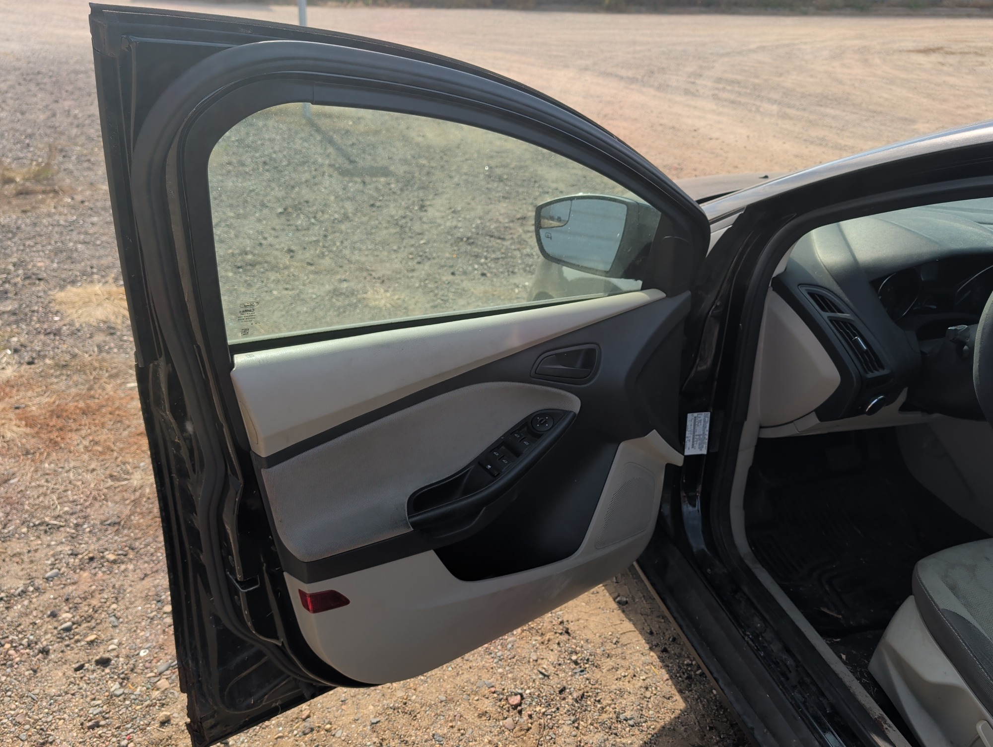 2012 ford focus se with 294536 miles for sale near Elk River, Minnesota 106737_23_driver_door_panel.jpg