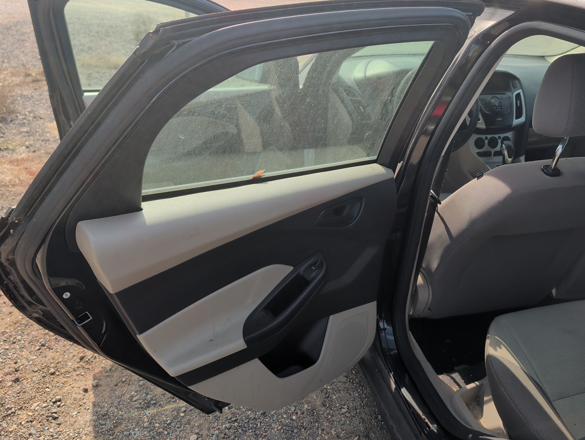 2012 ford focus se with 294536 miles for sale near Elk River, Minnesota 106737_25_drv_rear_door_panel.jpg
