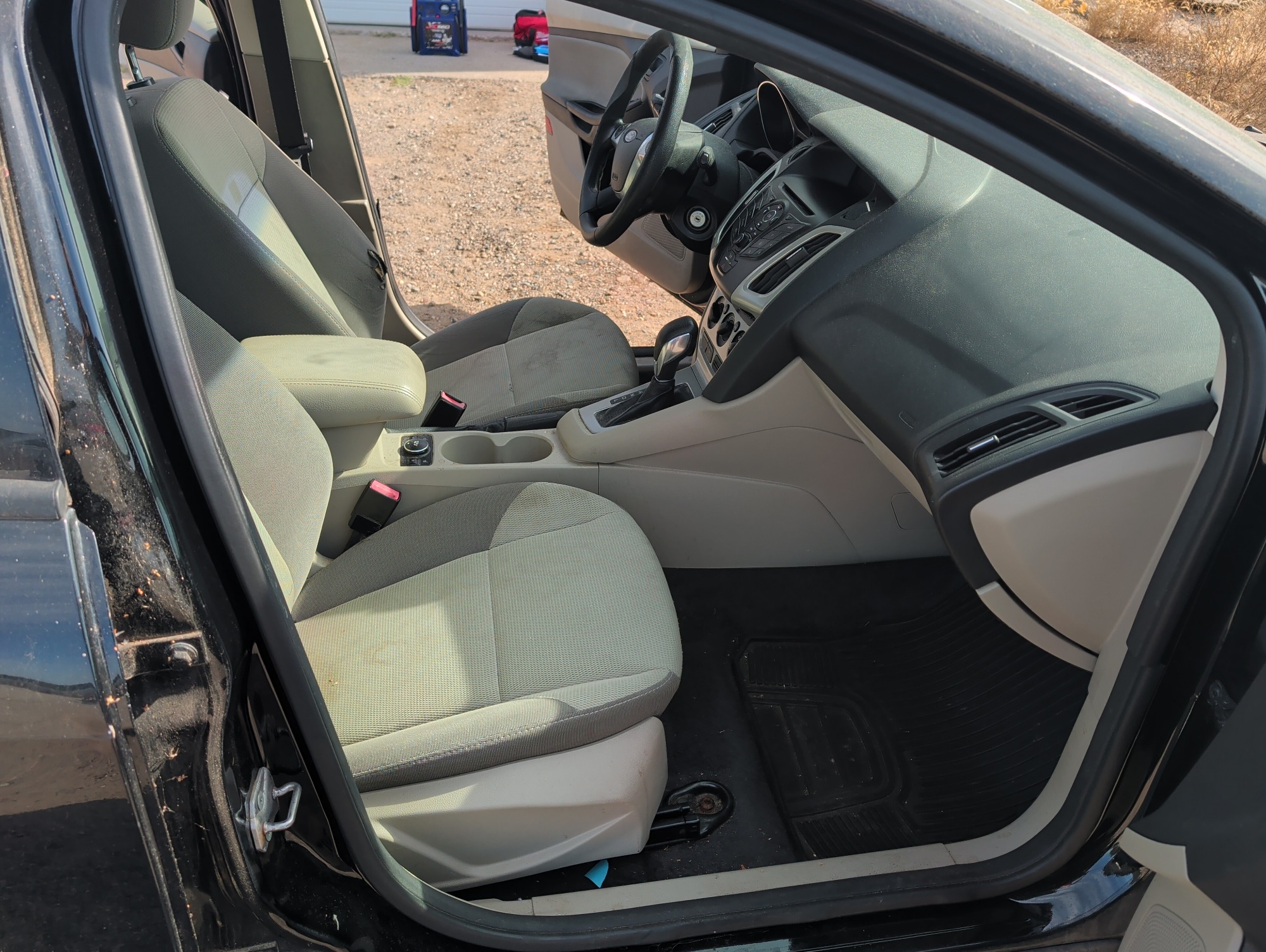 2012 ford focus se with 294536 miles for sale near Elk River, Minnesota 106737_31_passenger_seat.jpg