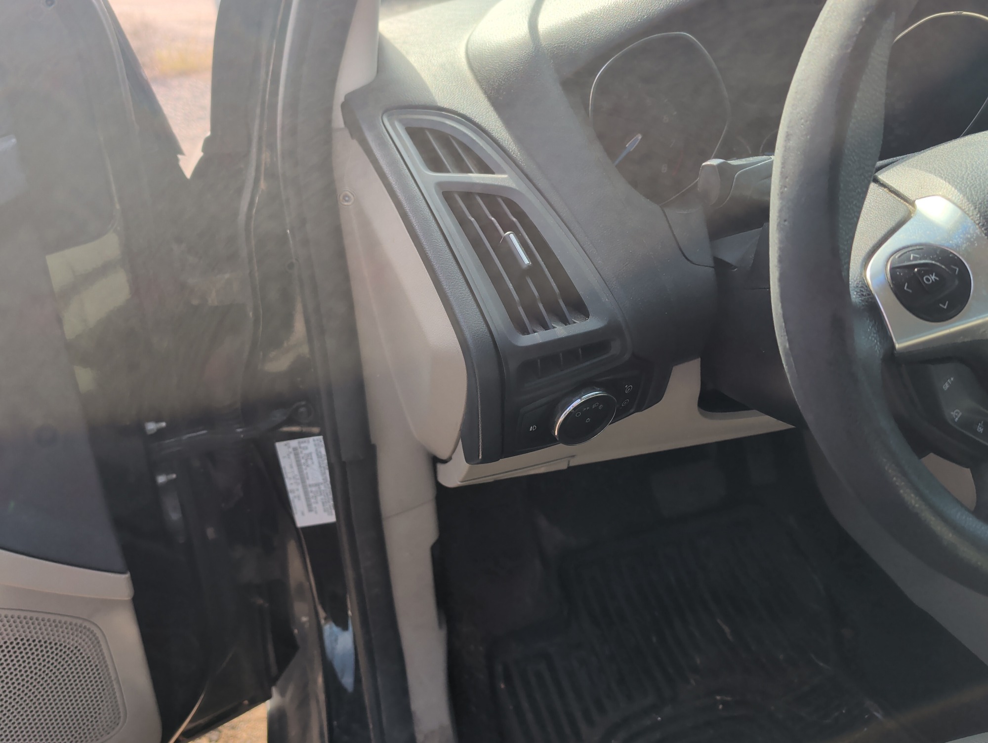 2012 ford focus se with 294536 miles for sale near Elk River, Minnesota 106737_37_left_of_steering_wheel.jpg