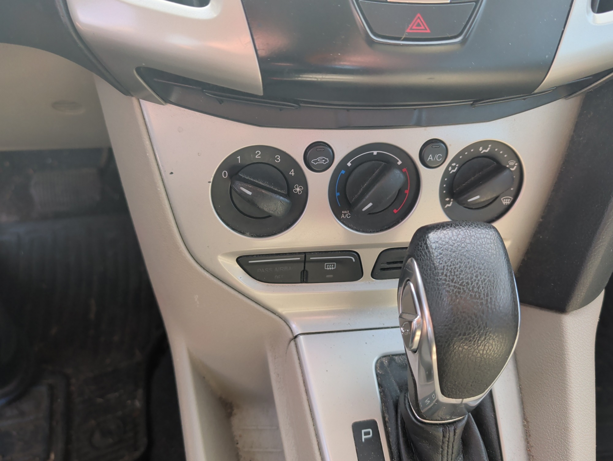 2012 ford focus se with 294536 miles for sale near Elk River, Minnesota 106737_40_climate_control.jpg