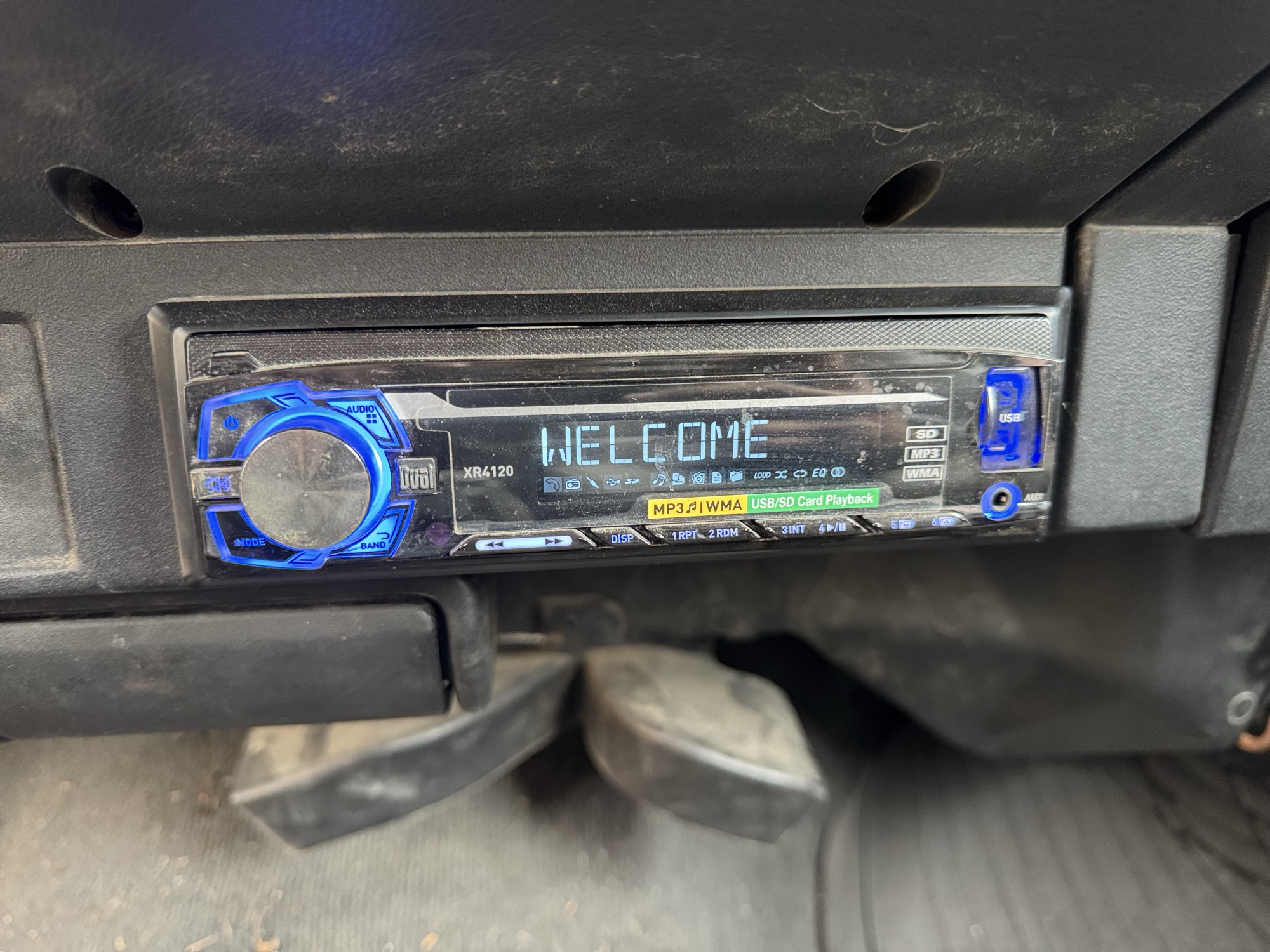 1995 jeep wrangler s with 122426 miles for sale near Elk River, Minnesota 106738_39_radio_closeup.jpg