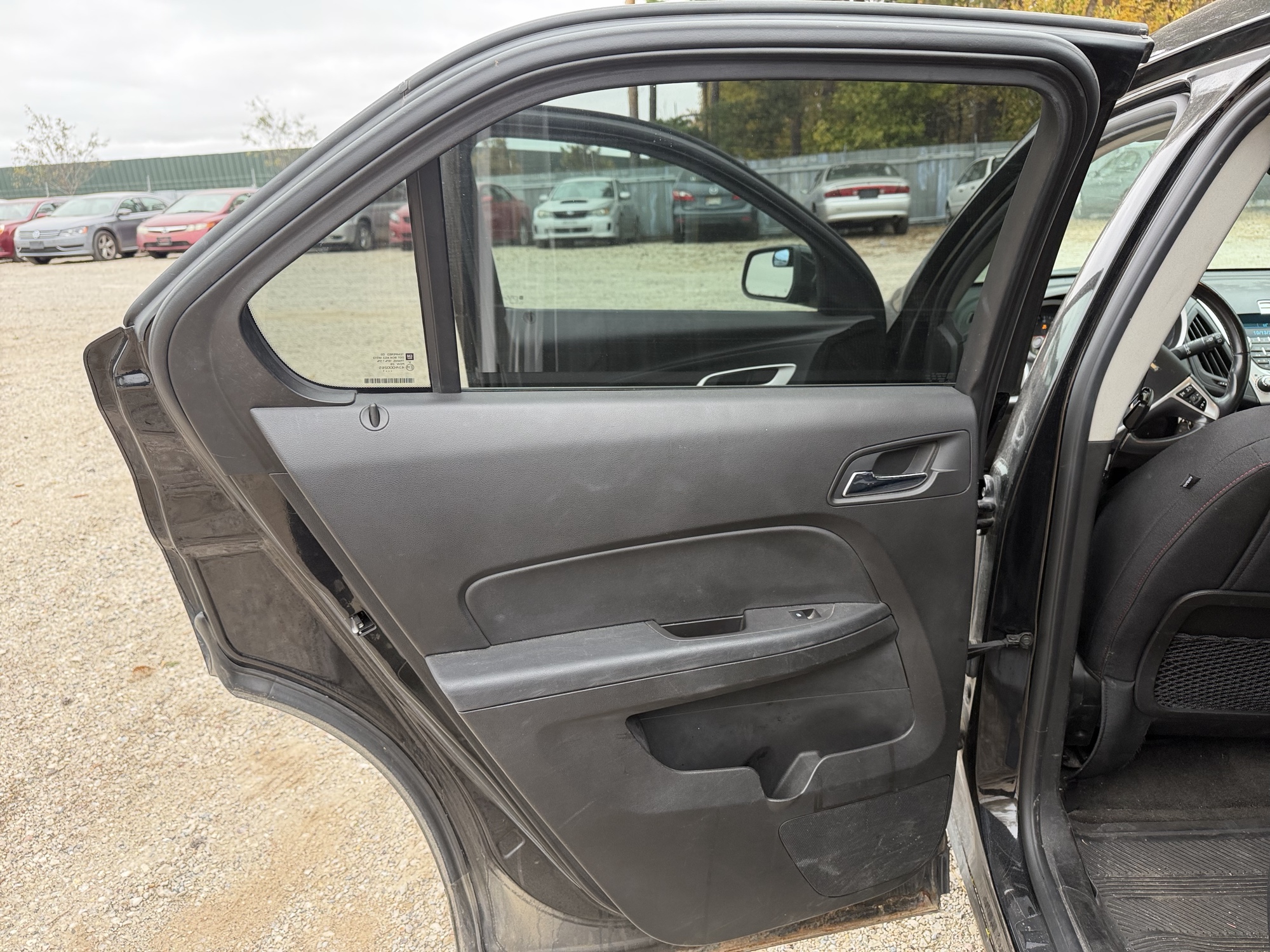 2011 chevrolet equinox 2lt-awd with 227351 miles for sale near Elk River, Minnesota 106739_25_drv_rear_door_panel.jpg