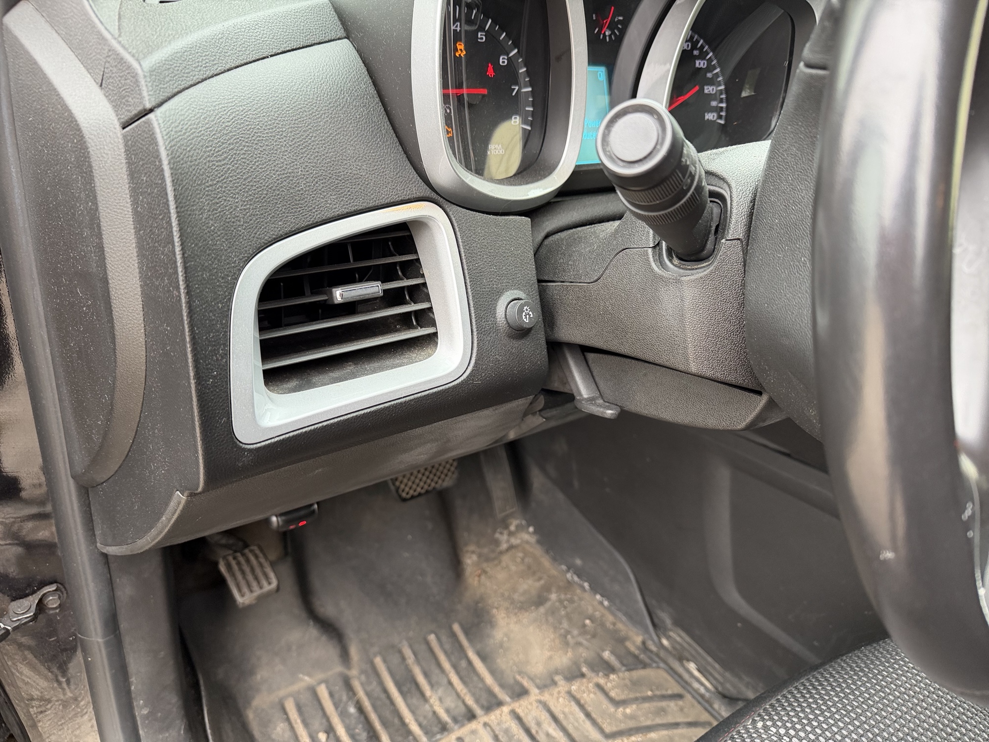 2011 chevrolet equinox 2lt-awd with 227351 miles for sale near Elk River, Minnesota 106739_37_left_of_steering_wheel.jpg