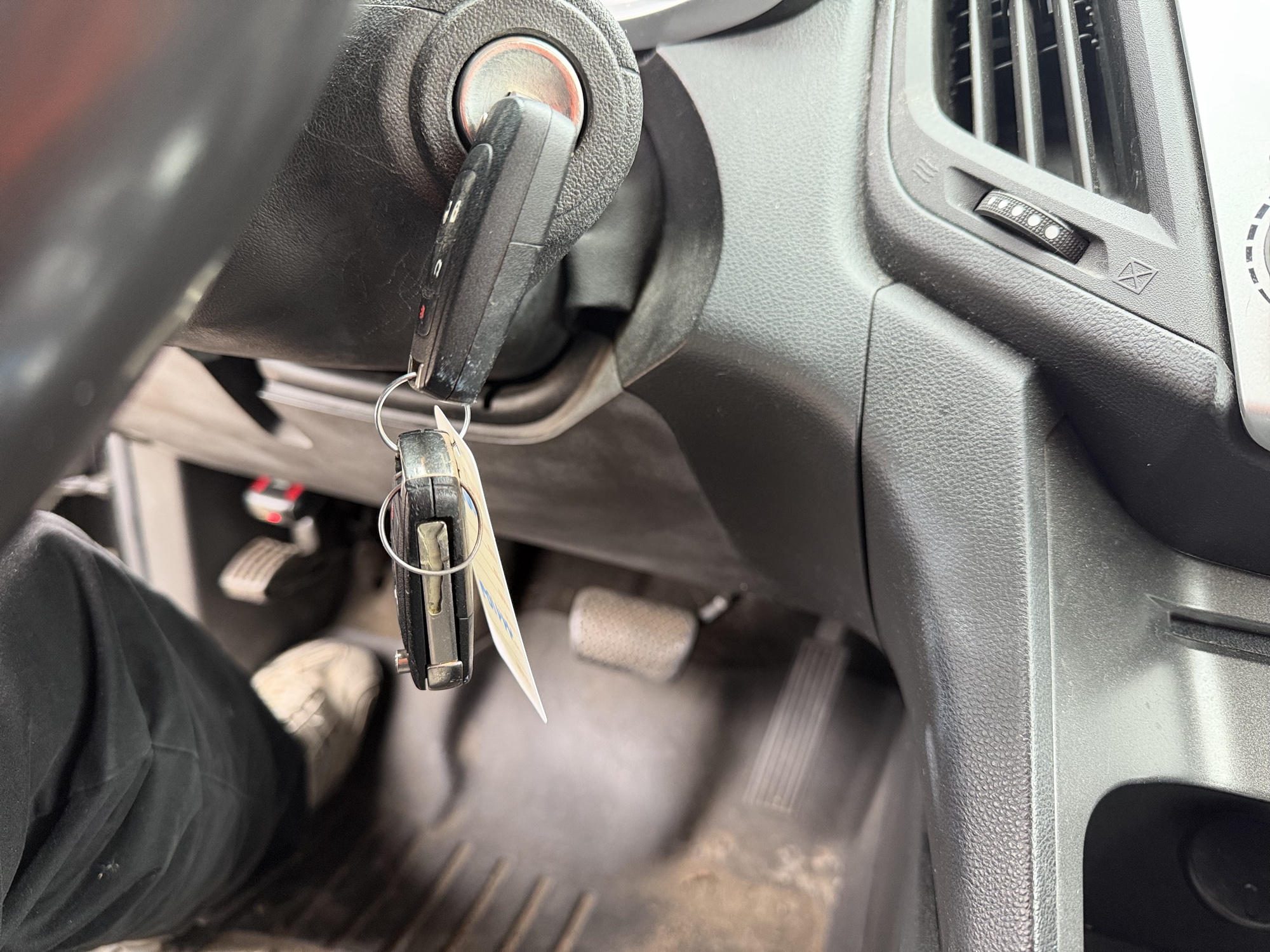 2011 chevrolet equinox 2lt-awd with 227351 miles for sale near Elk River, Minnesota 106739_51_keys.jpg