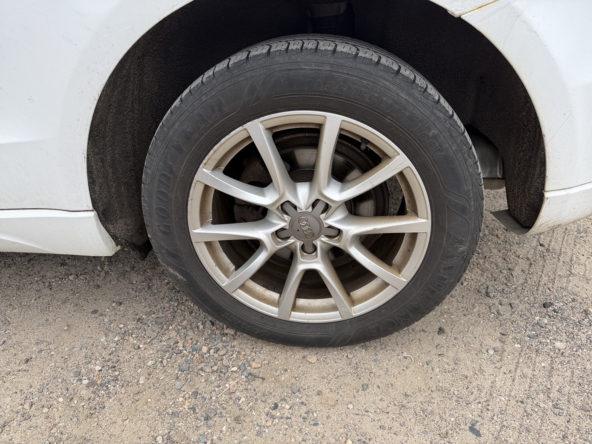 2009 audi q5 3.2-quattro-premium with 251115 miles for sale near Elk River, Minnesota 106741_13_rear_drv_wheel.jpg