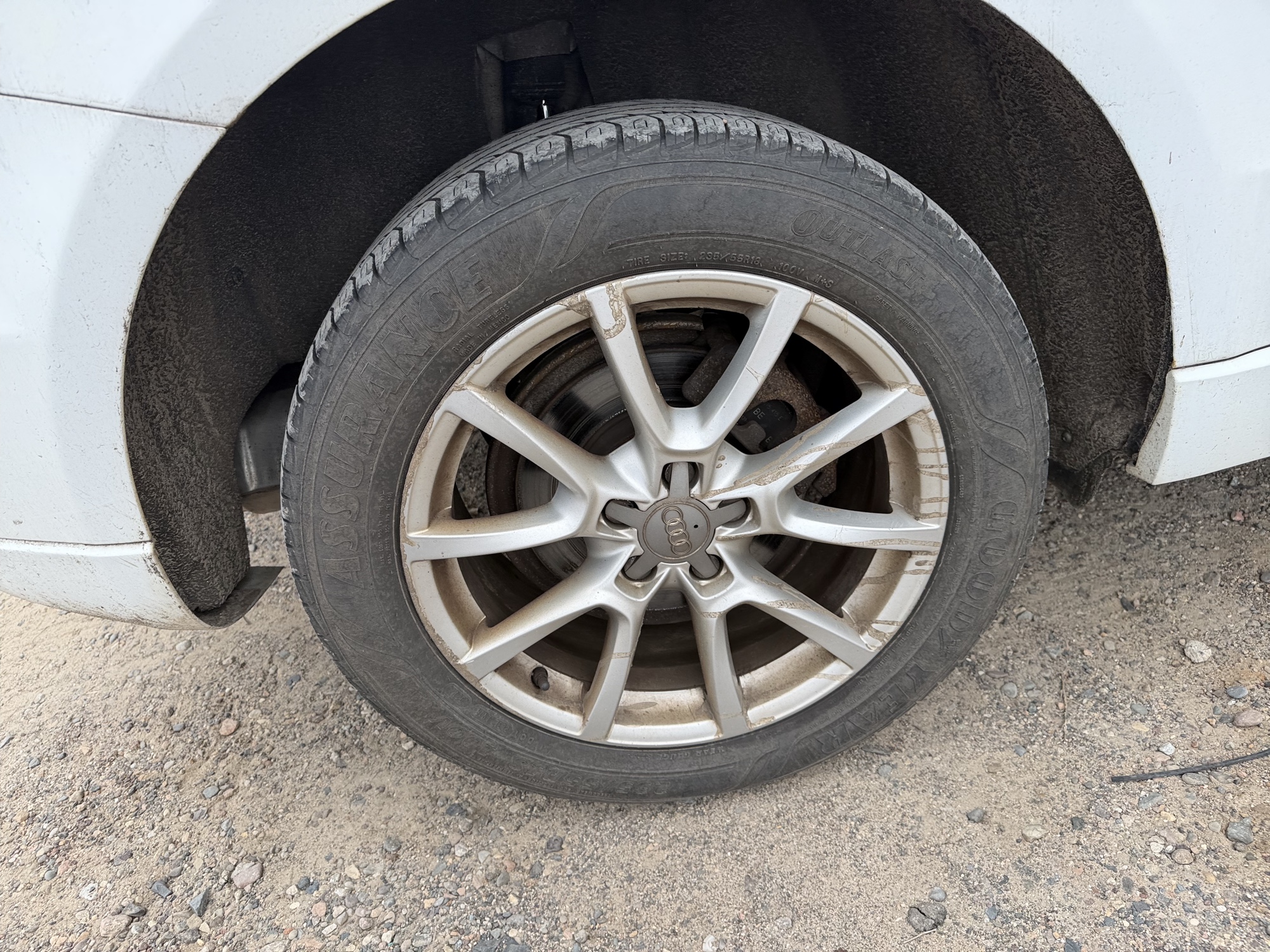 2009 audi q5 3.2-quattro-premium with 251115 miles for sale near Elk River, Minnesota 106741_14_rear_pass_wheel.jpg