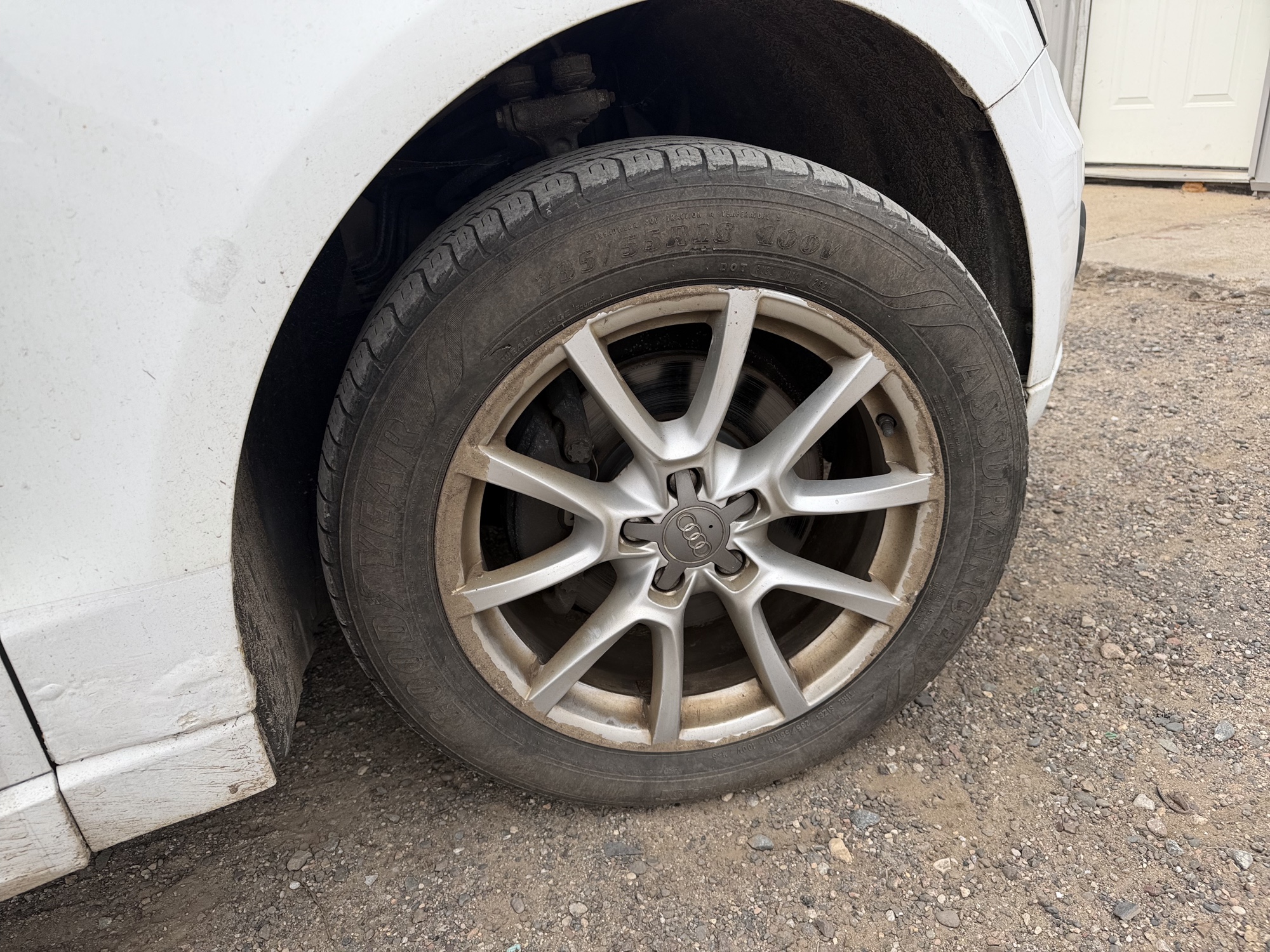 2009 audi q5 3.2-quattro-premium with 251115 miles for sale near Elk River, Minnesota 106741_15_front_pass_wheel.jpg
