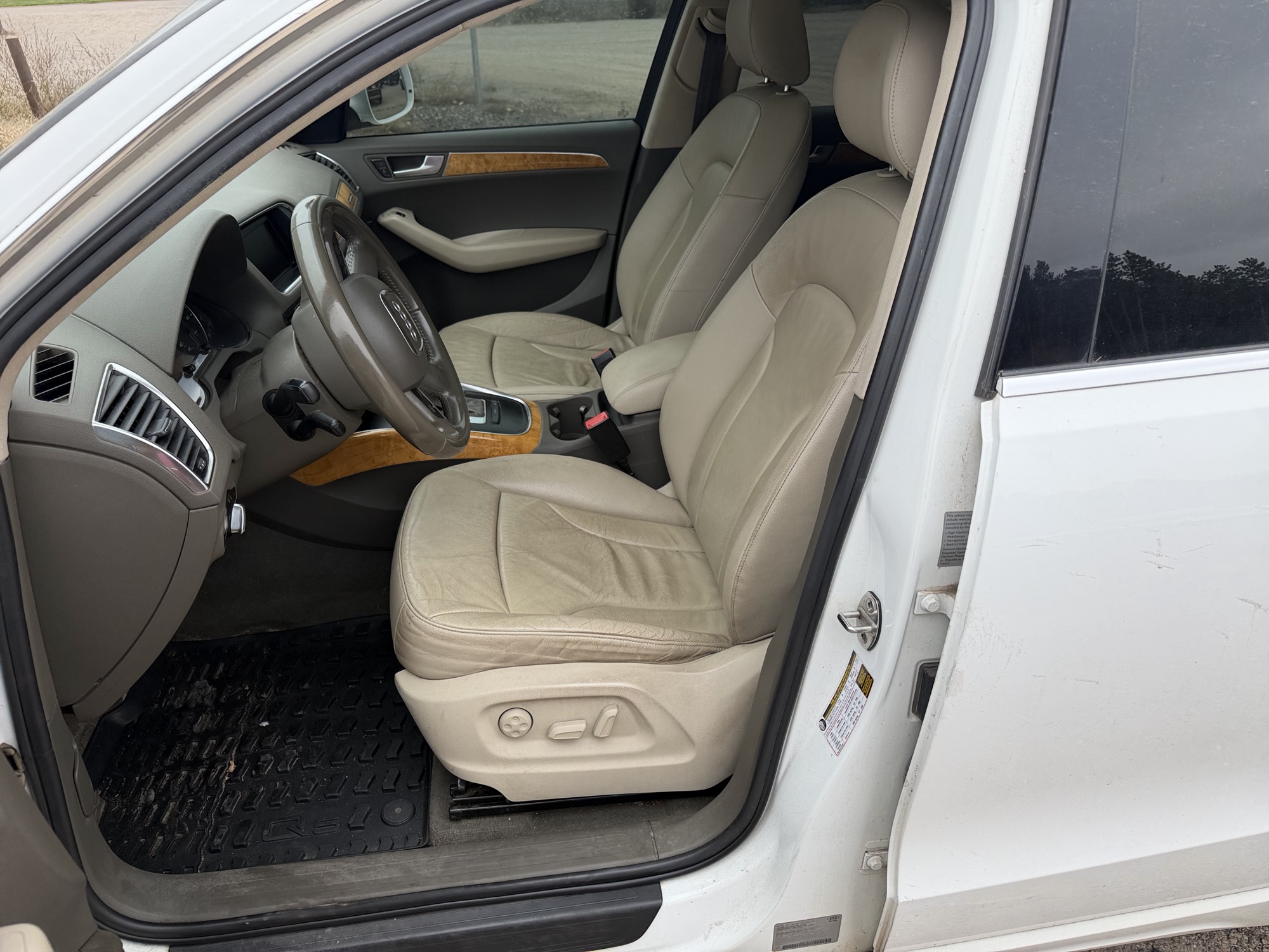 2009 audi q5 3.2-quattro-premium with 251115 miles for sale near Elk River, Minnesota 106741_22_driver_seat.jpg