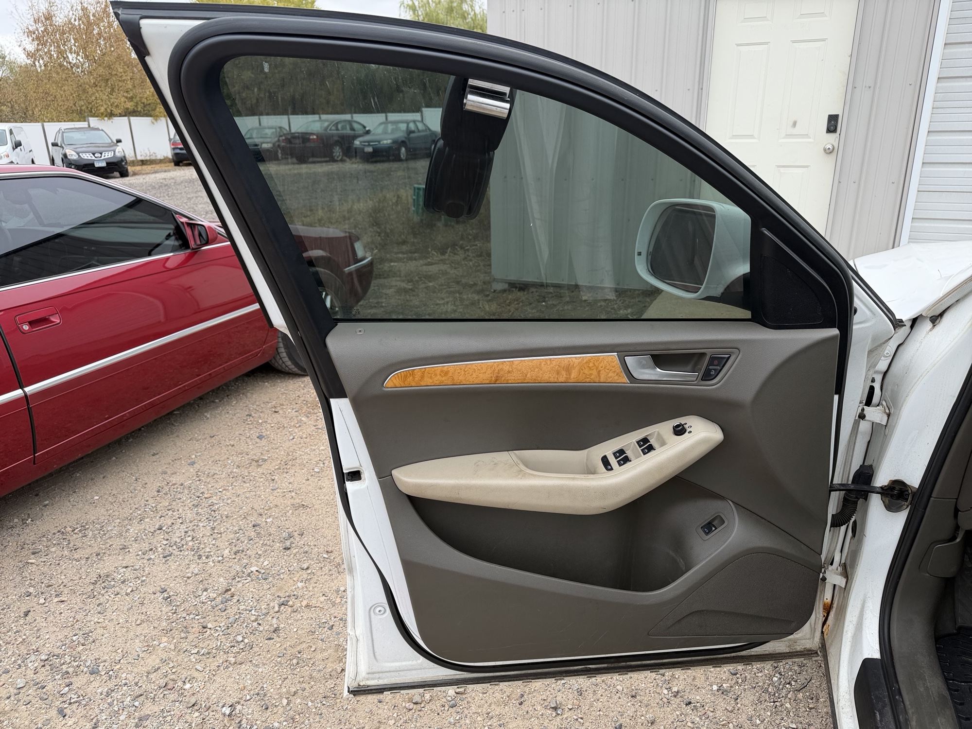 2009 audi q5 3.2-quattro-premium with 251115 miles for sale near Elk River, Minnesota 106741_23_driver_door_panel.jpg