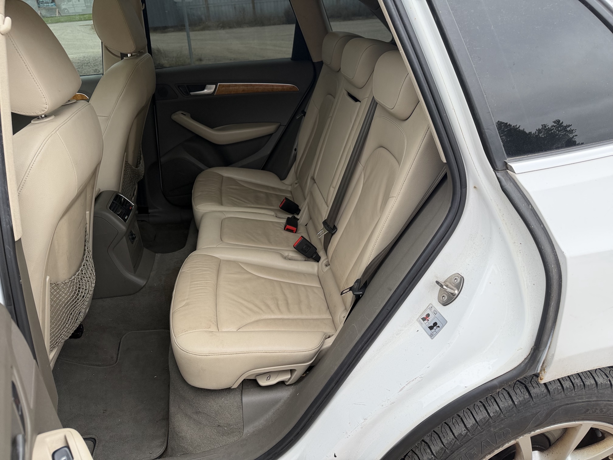 2009 audi q5 3.2-quattro-premium with 251115 miles for sale near Elk River, Minnesota 106741_24_drv_rear_seat.jpg
