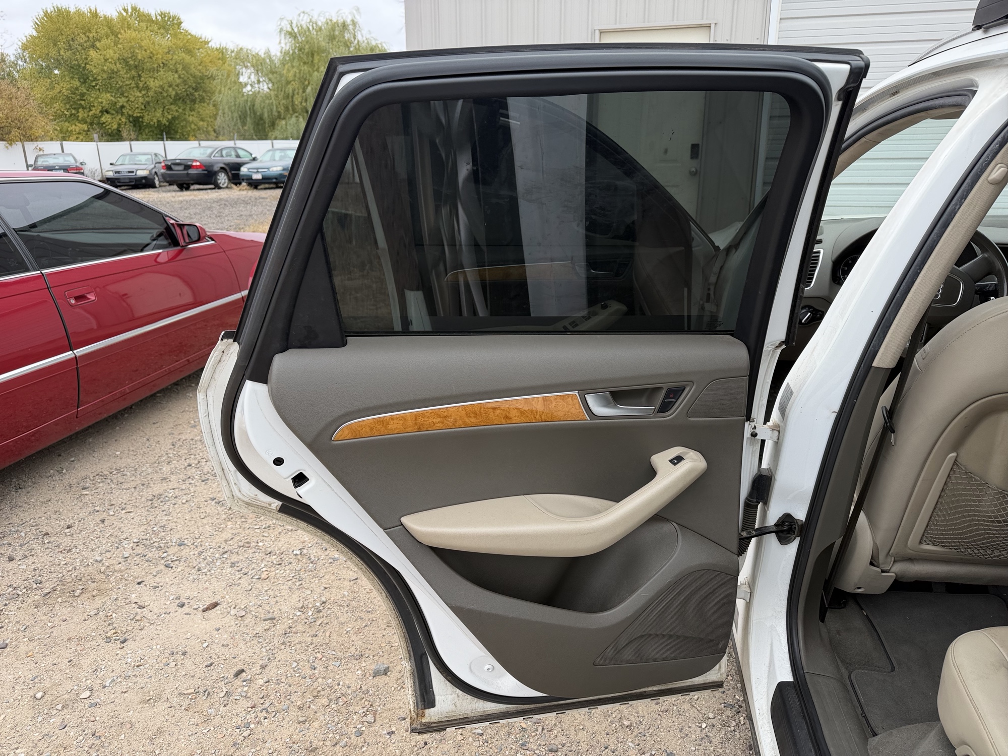 2009 audi q5 3.2-quattro-premium with 251115 miles for sale near Elk River, Minnesota 106741_25_drv_rear_door_panel.jpg