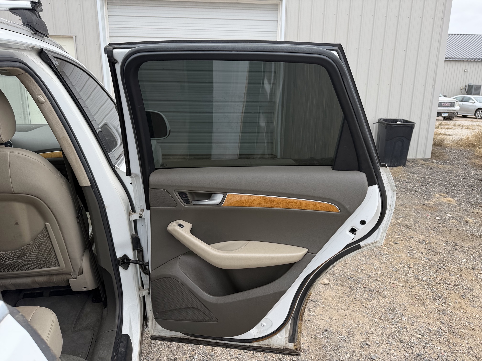 2009 audi q5 3.2-quattro-premium with 251115 miles for sale near Elk River, Minnesota 106741_30_pass_rear_door_panel.jpg