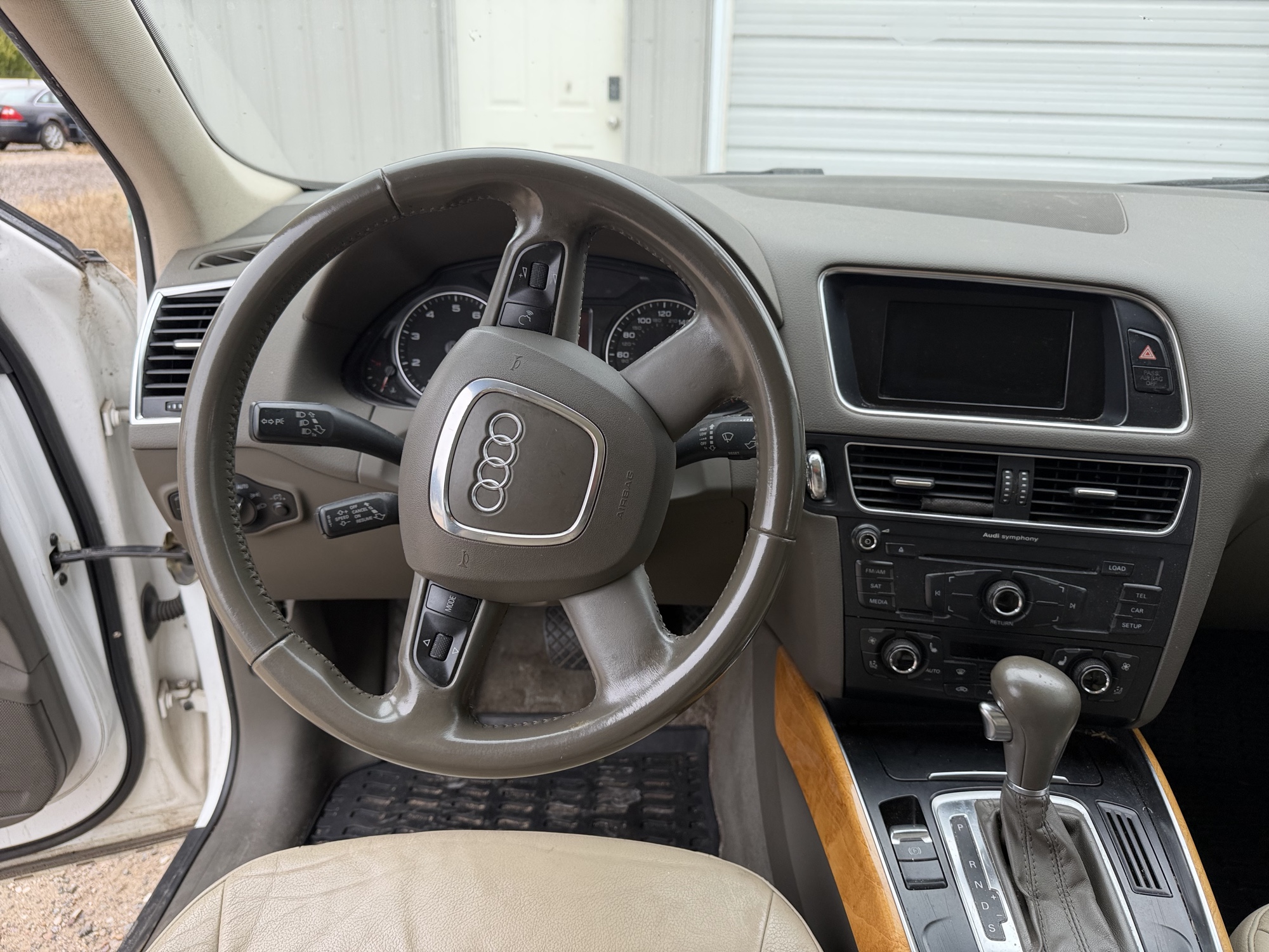 2009 audi q5 3.2-quattro-premium with 251115 miles for sale near Elk River, Minnesota 106741_33_dash_from_driver.jpg