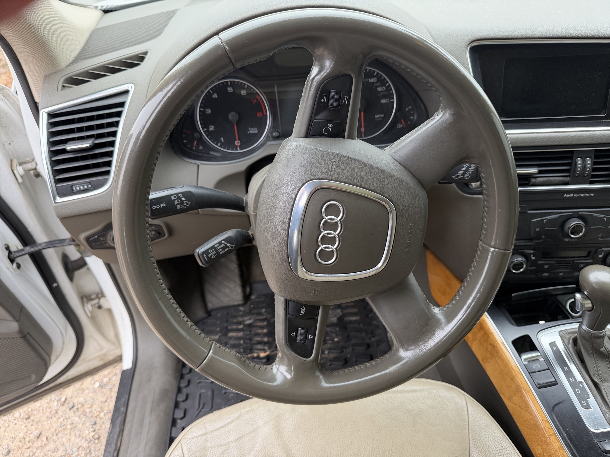 2009 audi q5 3.2-quattro-premium with 251115 miles for sale near Elk River, Minnesota 106741_36_steering_wheel.jpg
