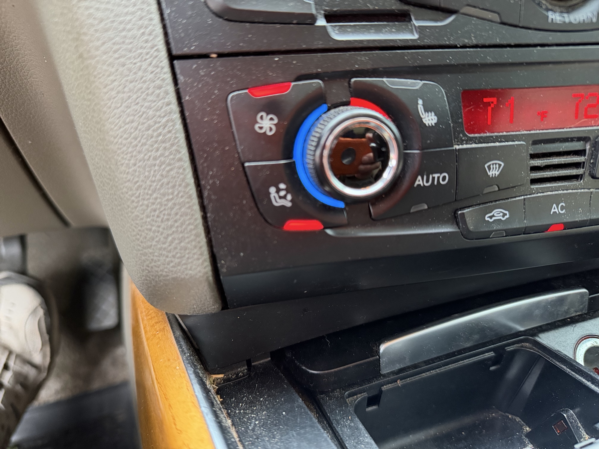 2009 audi q5 3.2-quattro-premium with 251115 miles for sale near Elk River, Minnesota 106741_42_heated_seat_switches.jpg