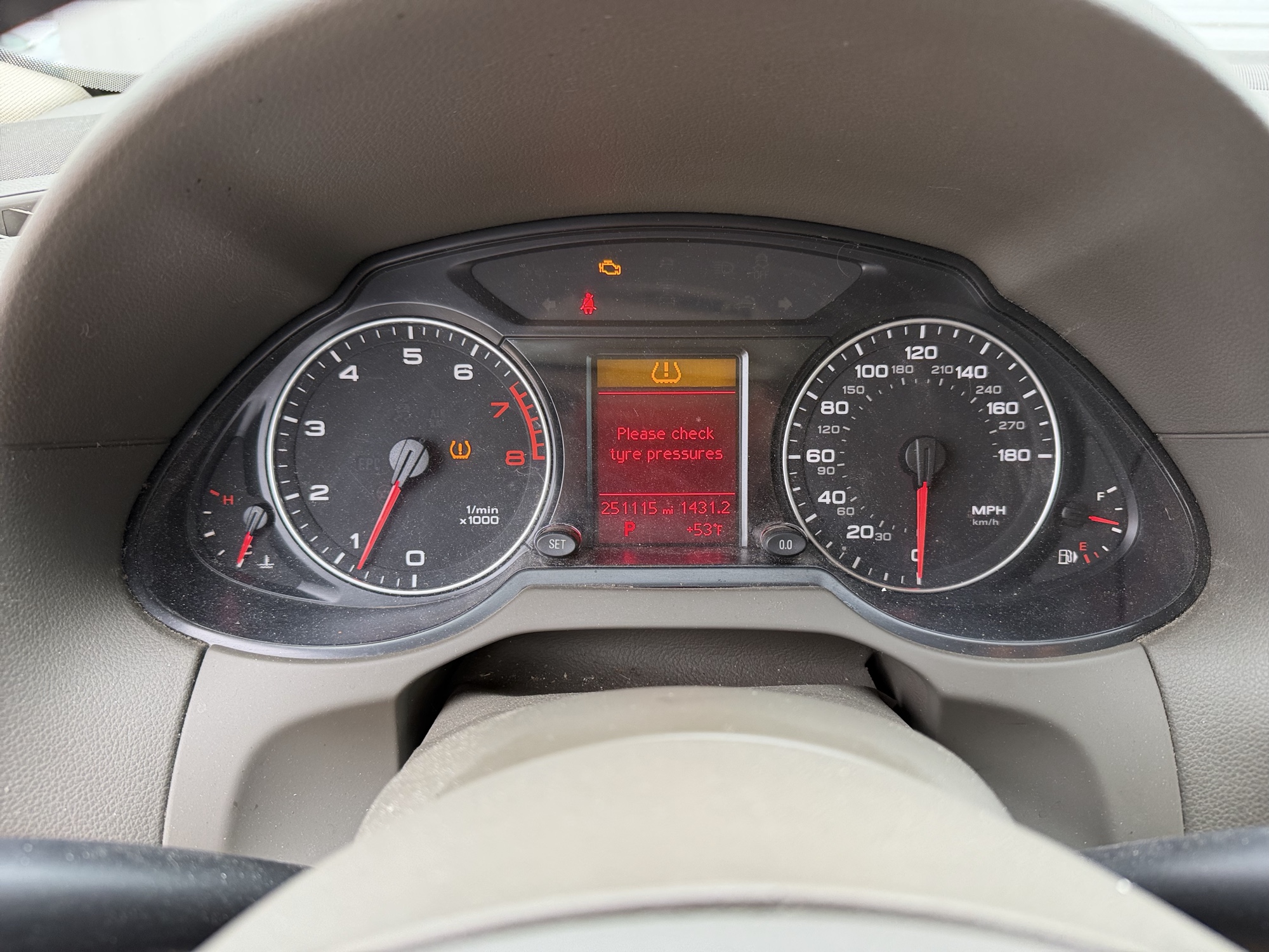 2009 audi q5 3.2-quattro-premium with 251115 miles for sale near Elk River, Minnesota 106741_43_gauge_cluster.jpg