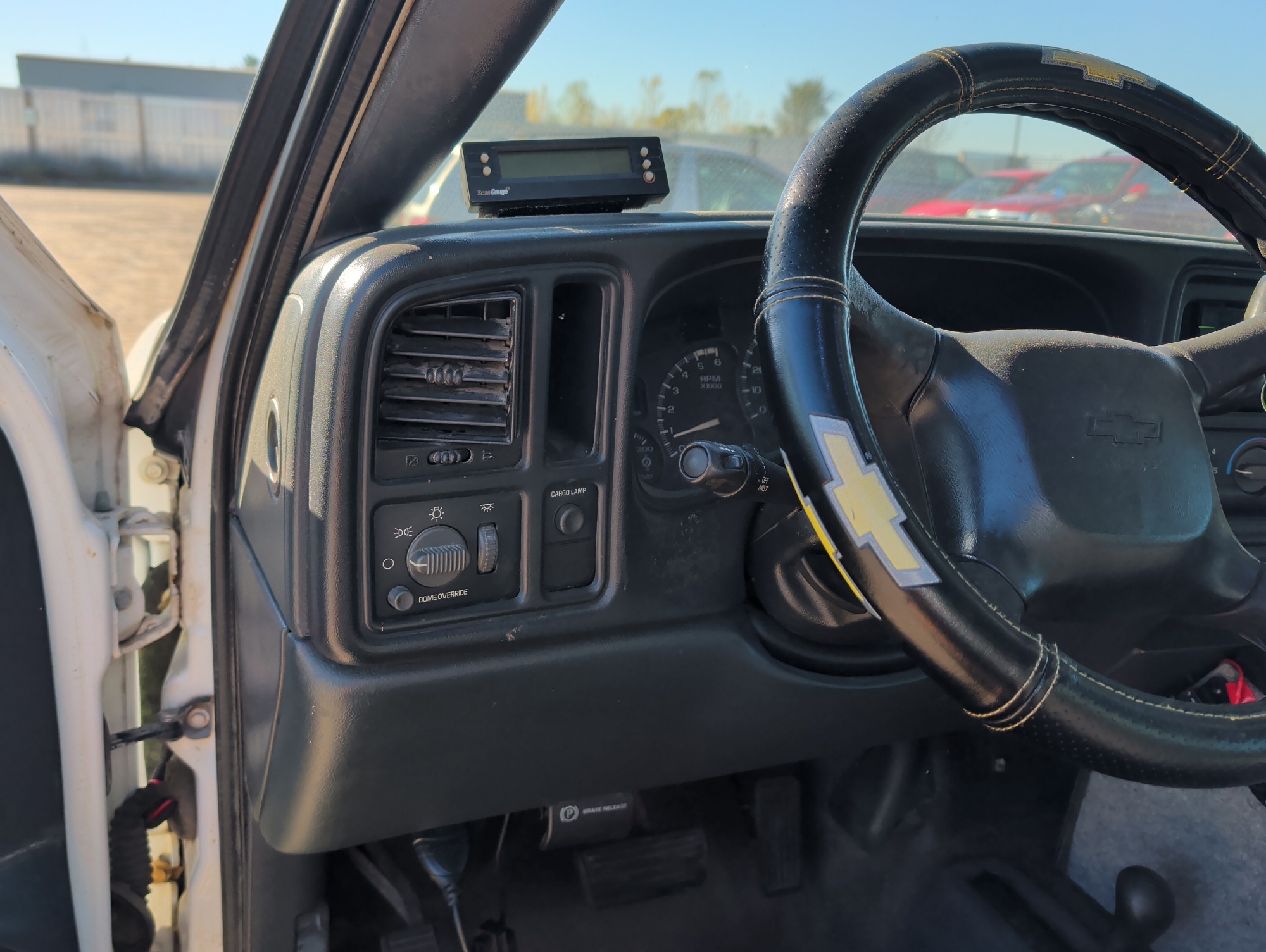 2002 chevrolet silverado-2500hd ext.-cab-short-bed-4wd with 237298 miles for sale near Elk River, Minnesota 106743_37_left_of_steering_wheel.jpg
