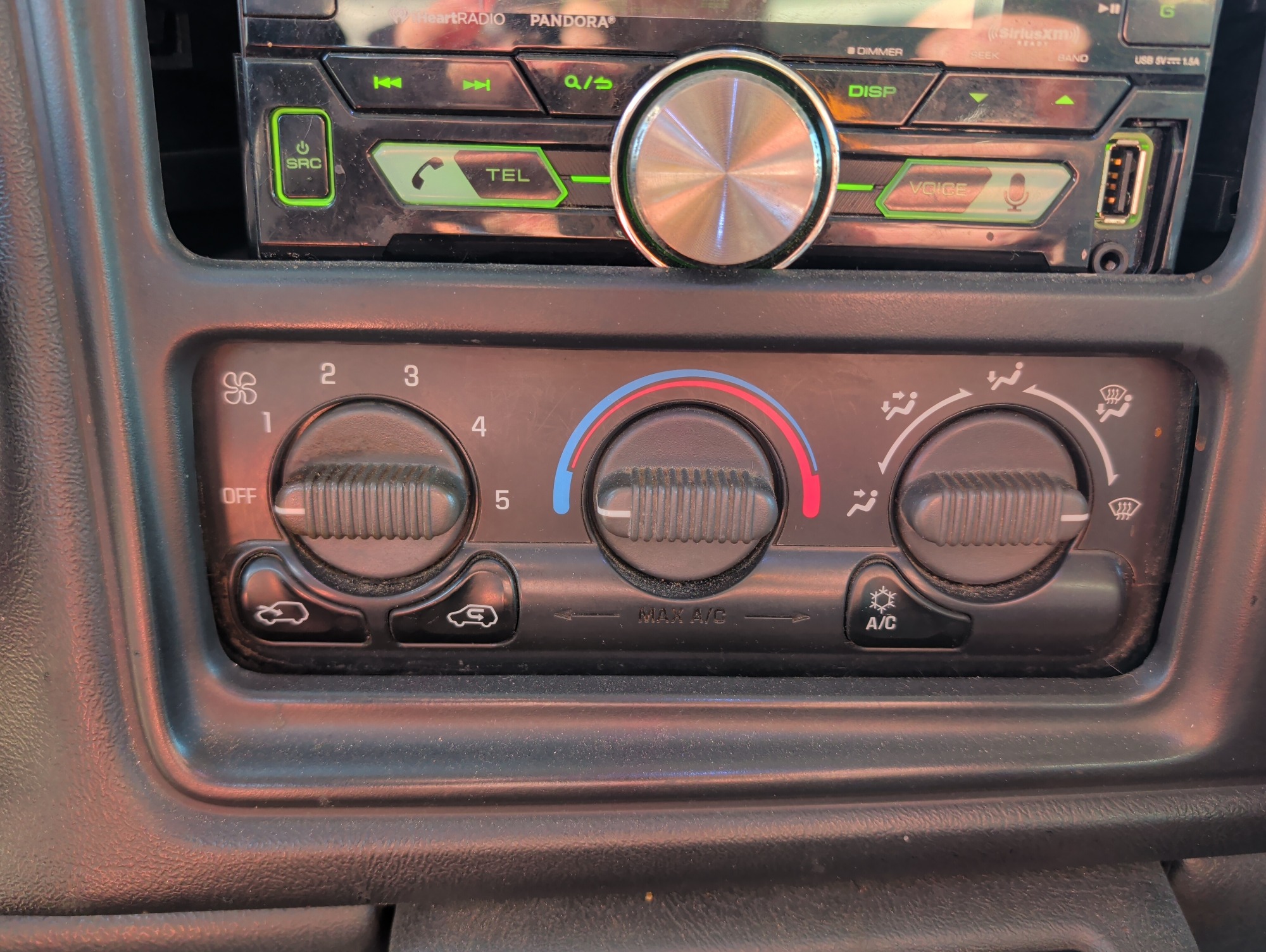 2002 chevrolet silverado-2500hd ext.-cab-short-bed-4wd with 237298 miles for sale near Elk River, Minnesota 106743_40_climate_control.jpg