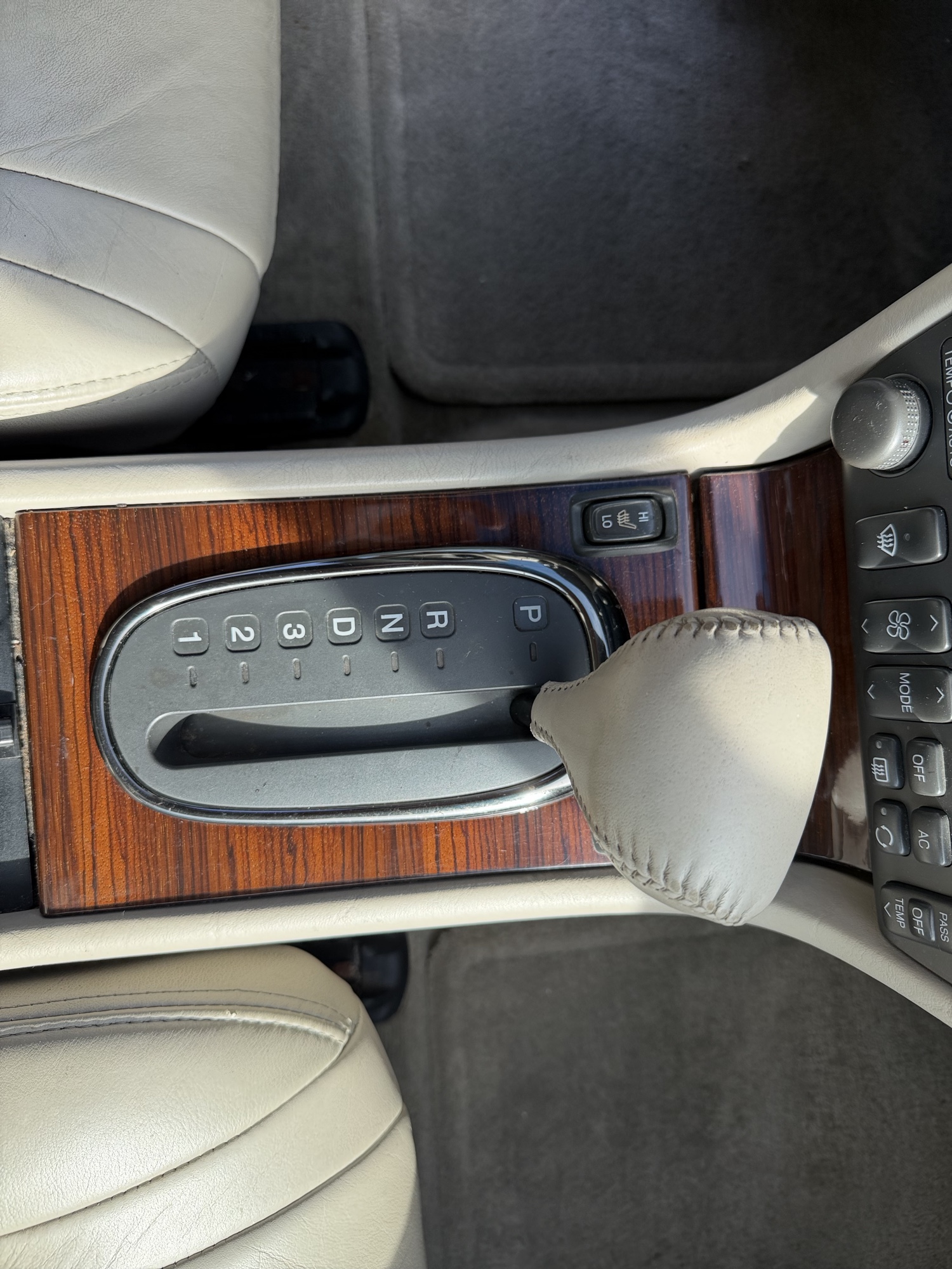 1999 cadillac eldorado touring-coupe for sale near Elk River, Minnesota 106744_41_shifter.jpg