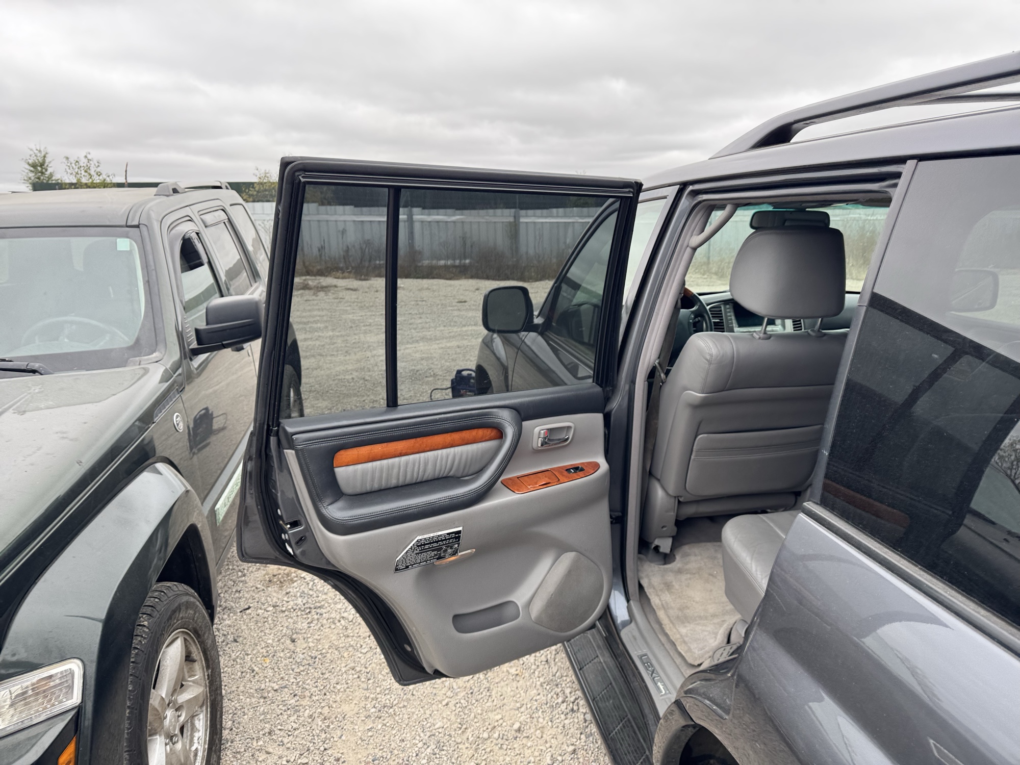 2004 lexus lx-470 sport-utility with 318395 miles for sale near Elk River, Minnesota 106745_25_drv_rear_door_panel.jpg