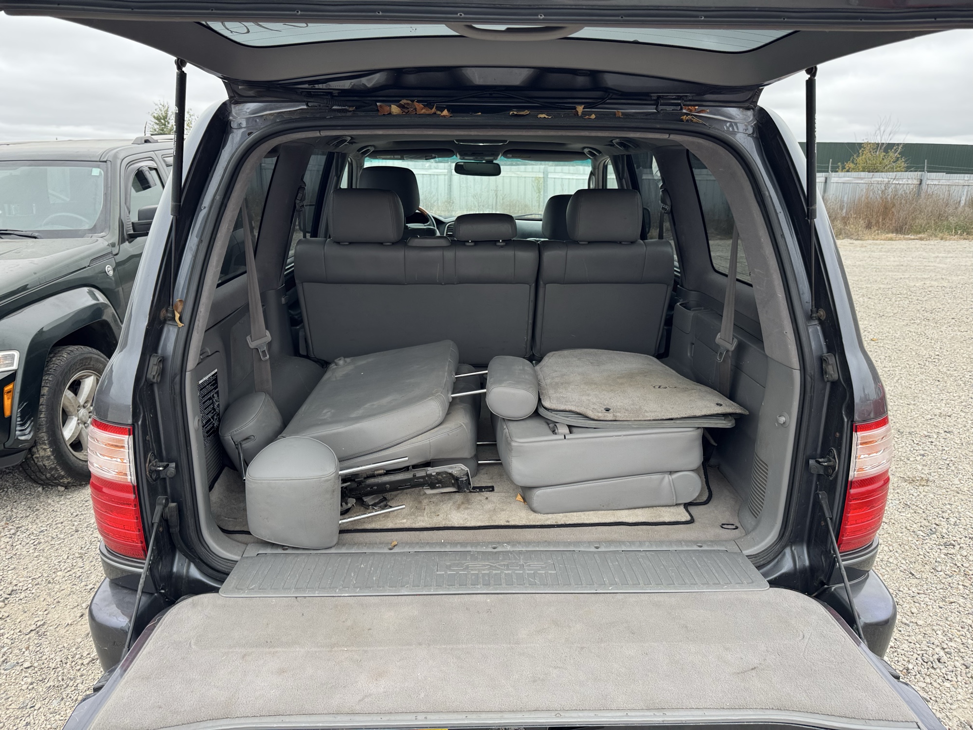 2004 lexus lx-470 sport-utility with 318395 miles for sale near Elk River, Minnesota 106745_26_trunk.jpg