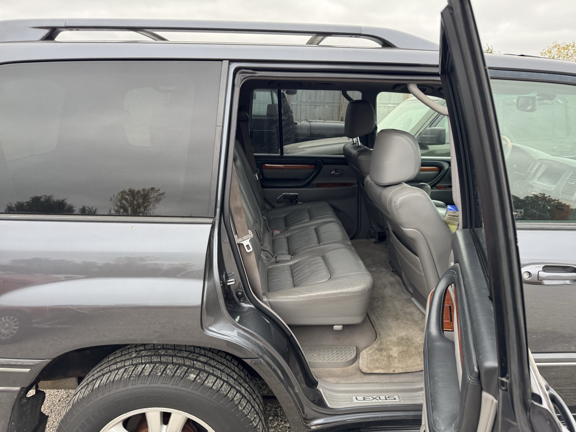 2004 lexus lx-470 sport-utility with 318395 miles for sale near Elk River, Minnesota 106745_28_pass_rear_seat.jpg