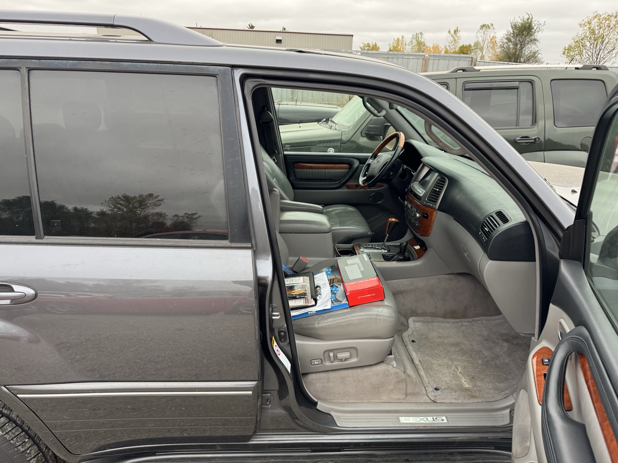 2004 lexus lx-470 sport-utility with 318395 miles for sale near Elk River, Minnesota 106745_31_passenger_seat.jpg