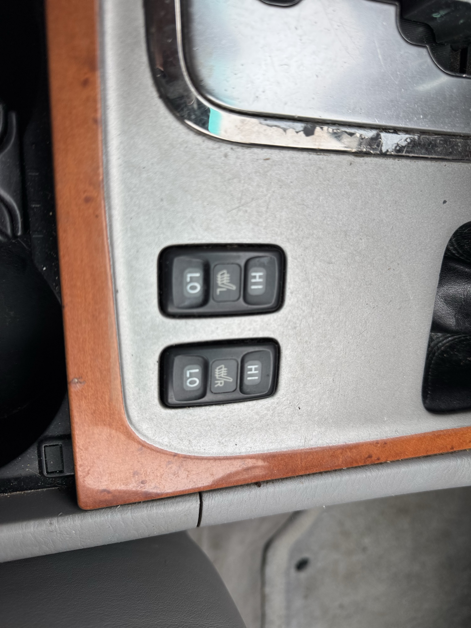 2004 lexus lx-470 sport-utility with 318395 miles for sale near Elk River, Minnesota 106745_42_heated_seat_switches.jpg