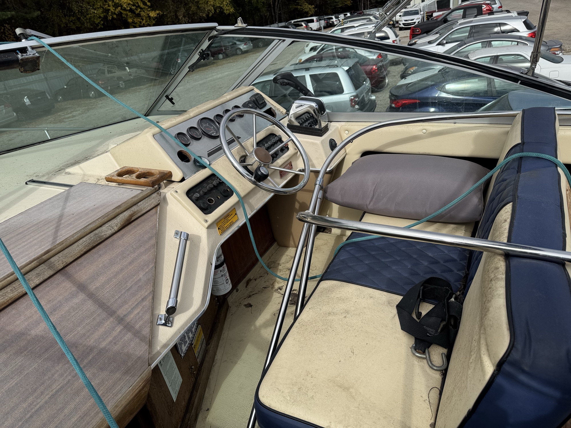 1984 sea-ray sundance for sale near Elk River, Minnesota 106746_22_driver_seat.jpg