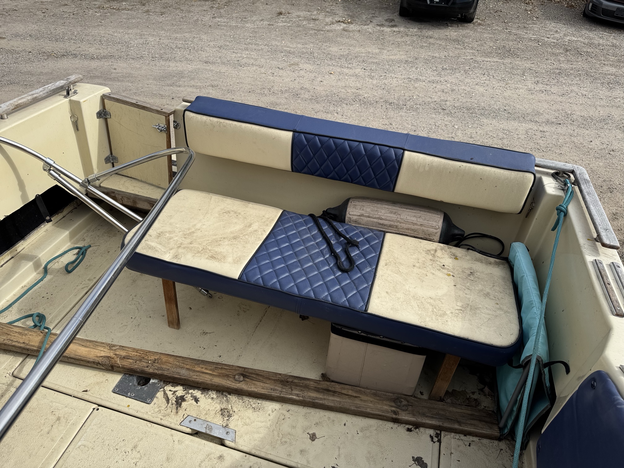 1984 sea-ray sundance for sale near Elk River, Minnesota 106746_24_drv_rear_seat.jpg