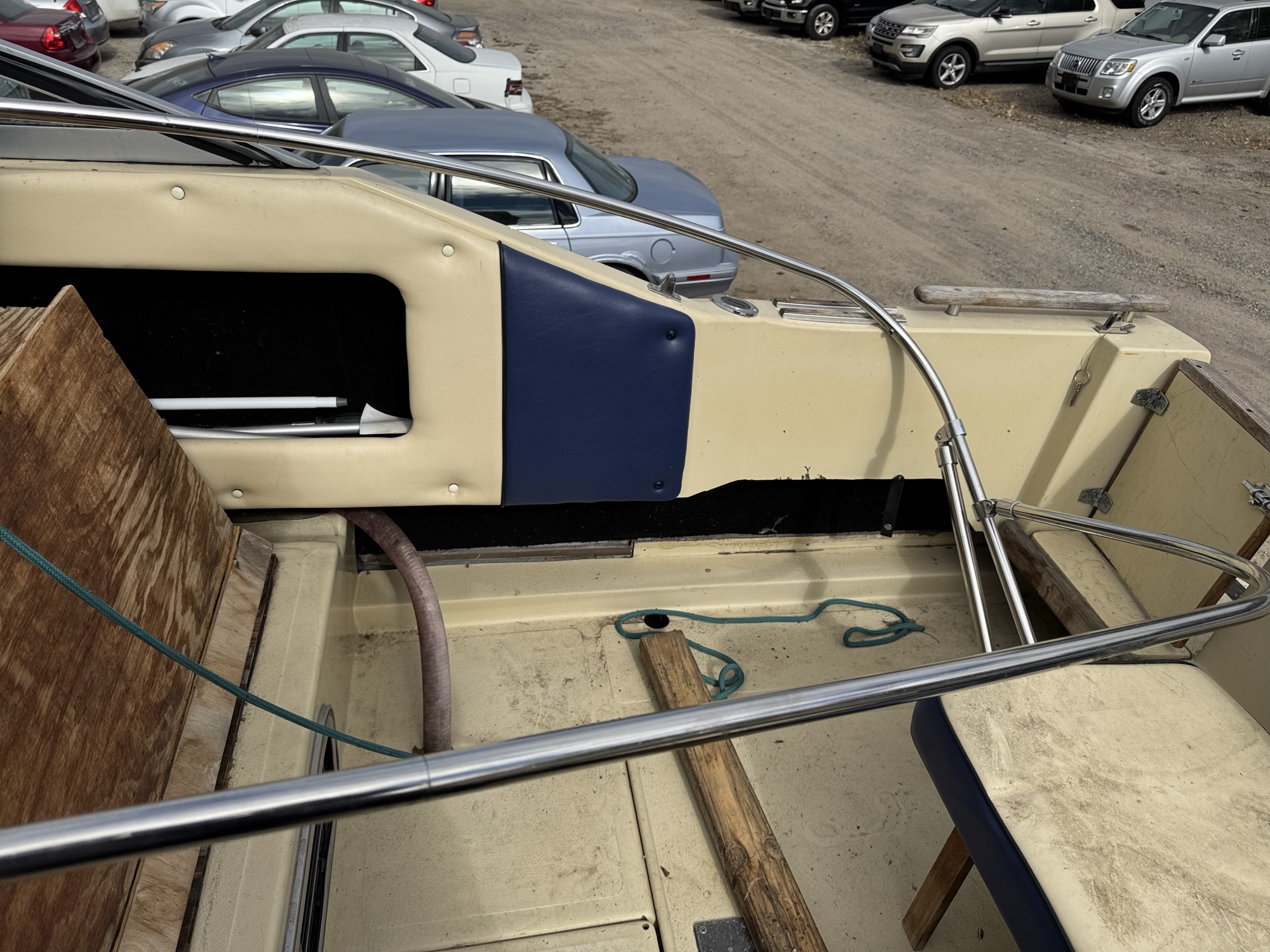 1984 sea-ray sundance for sale near Elk River, Minnesota 106746_25_drv_rear_door_panel.jpg