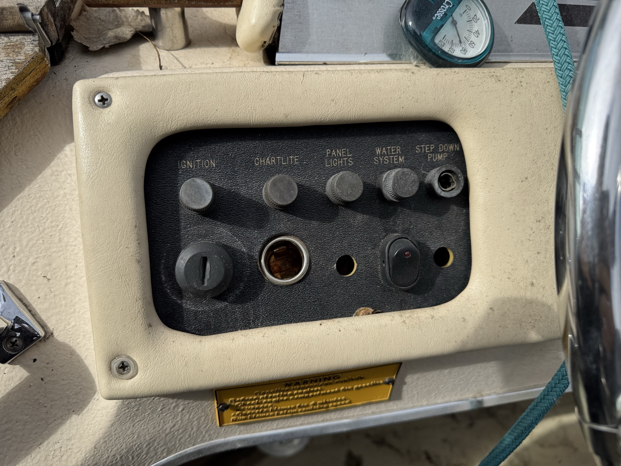 1984 sea-ray sundance for sale near Elk River, Minnesota 106746_37_left_of_steering_wheel.jpg